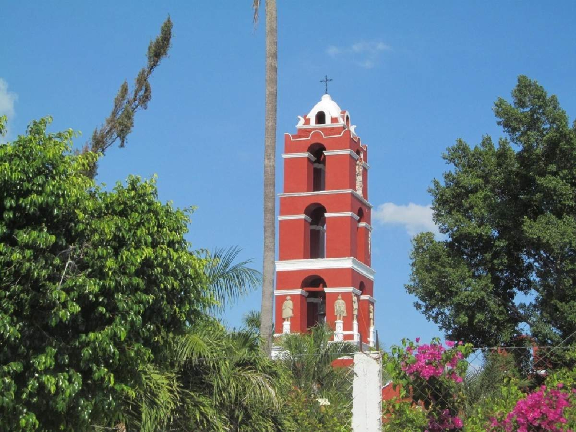 Sin fecha para reparar torre de iglesia de Panchimalco