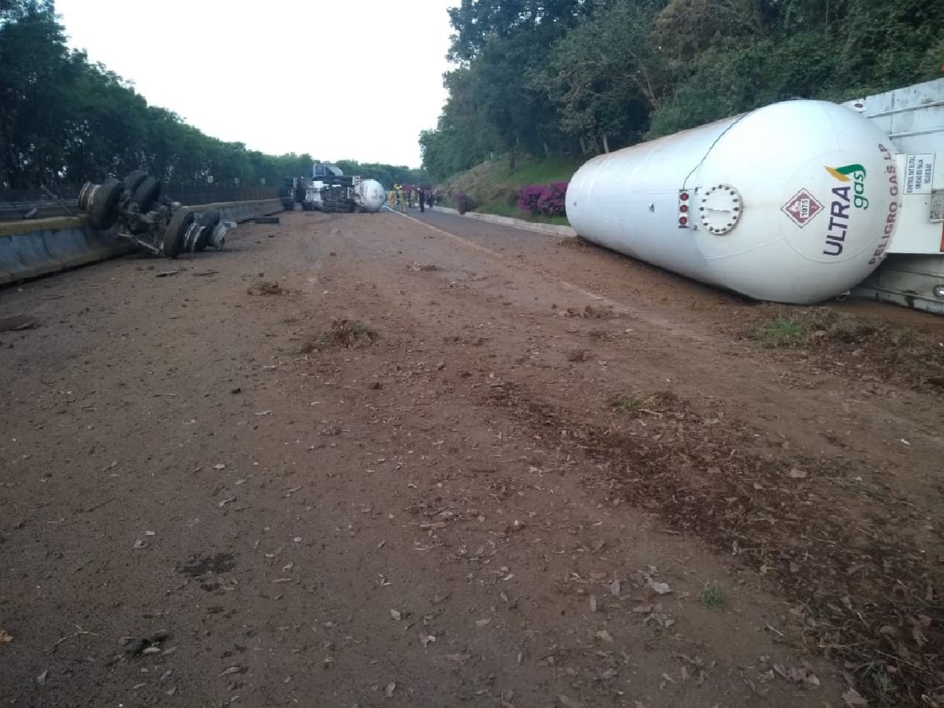 Provoca choque cierre de la México-Acapulco durante 15 horas