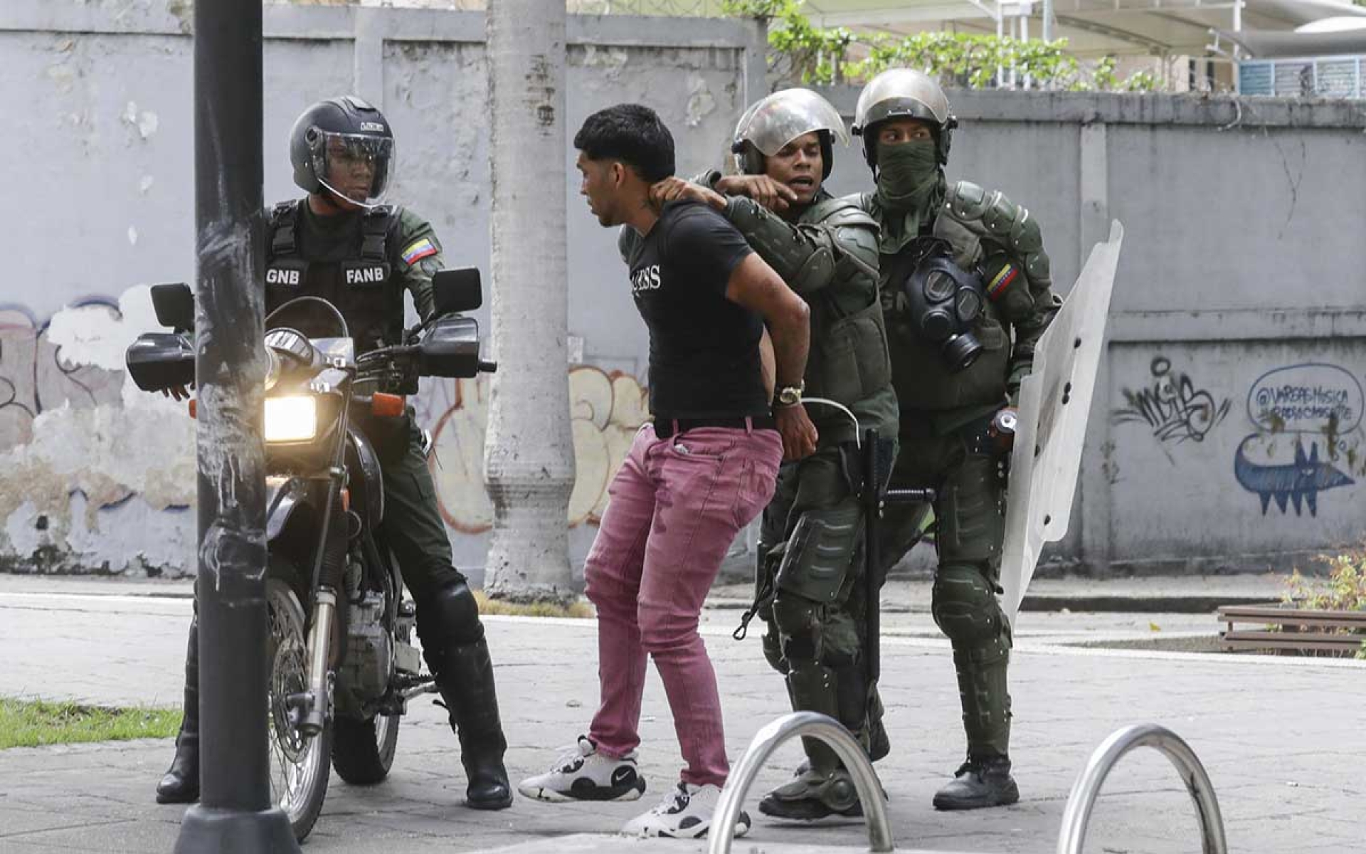 Más de 1,200 detenidos en Venezuela tras protestas electorales