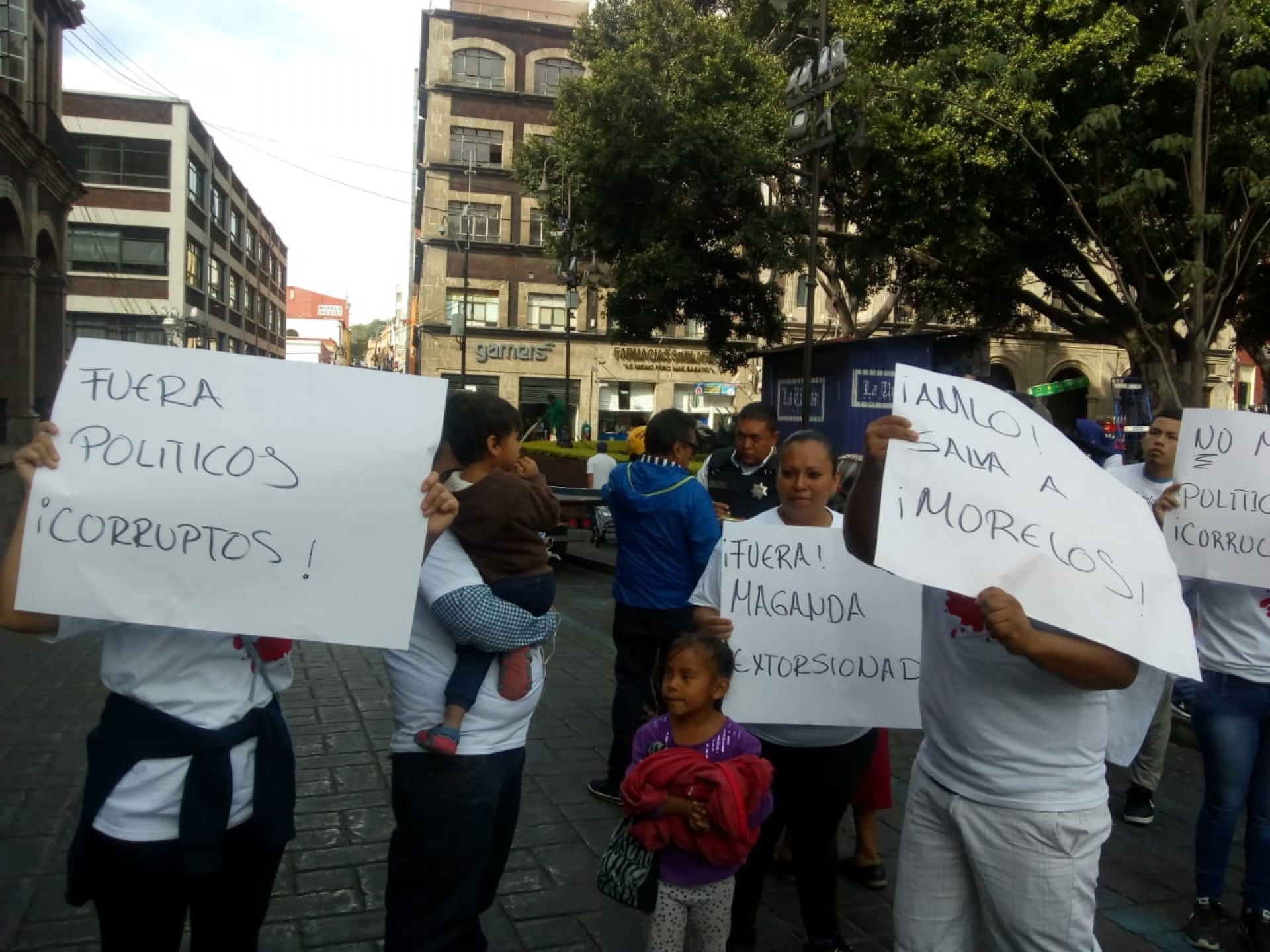 Exigen comerciantes del ALM restablecer servicio de recolección de basura