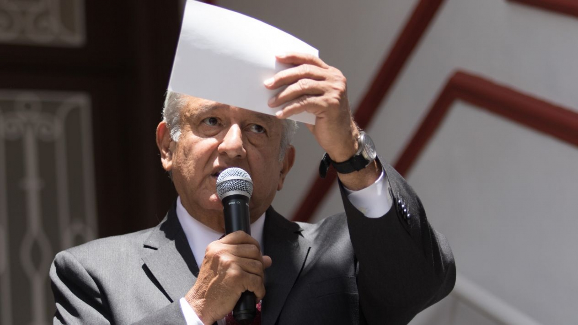 Con AMLO ya no habrá 'impuestos'... ahora se llamarán contribuciones