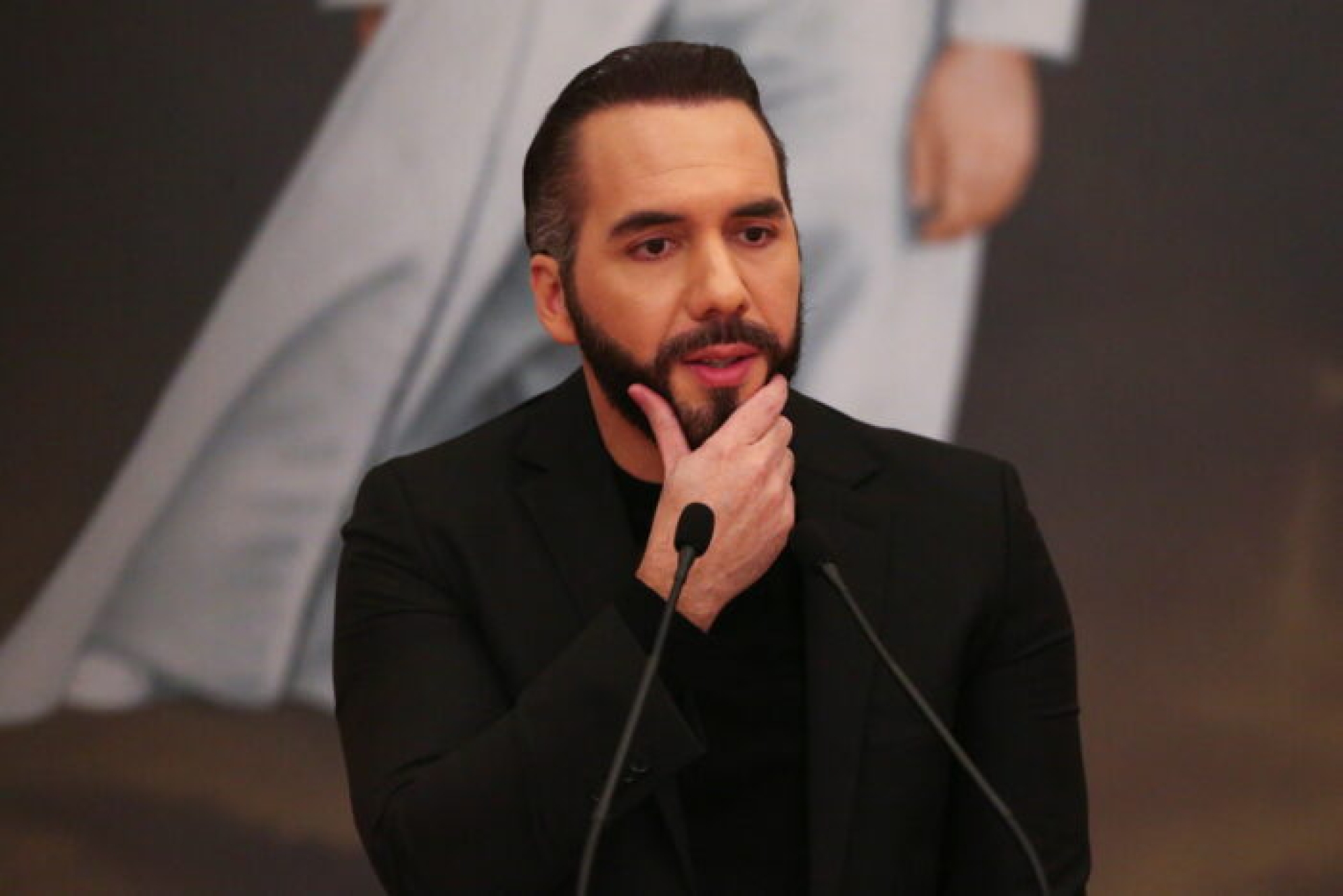 Bukele pregunta a Grok quién es el presidente más popular; Sheinbaum es la respuesta