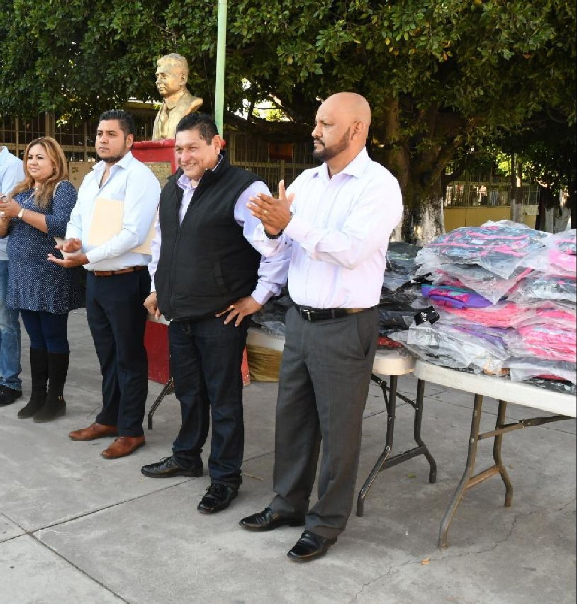 Entregan 303 mochilas a alumnos de primaria de Cuautla