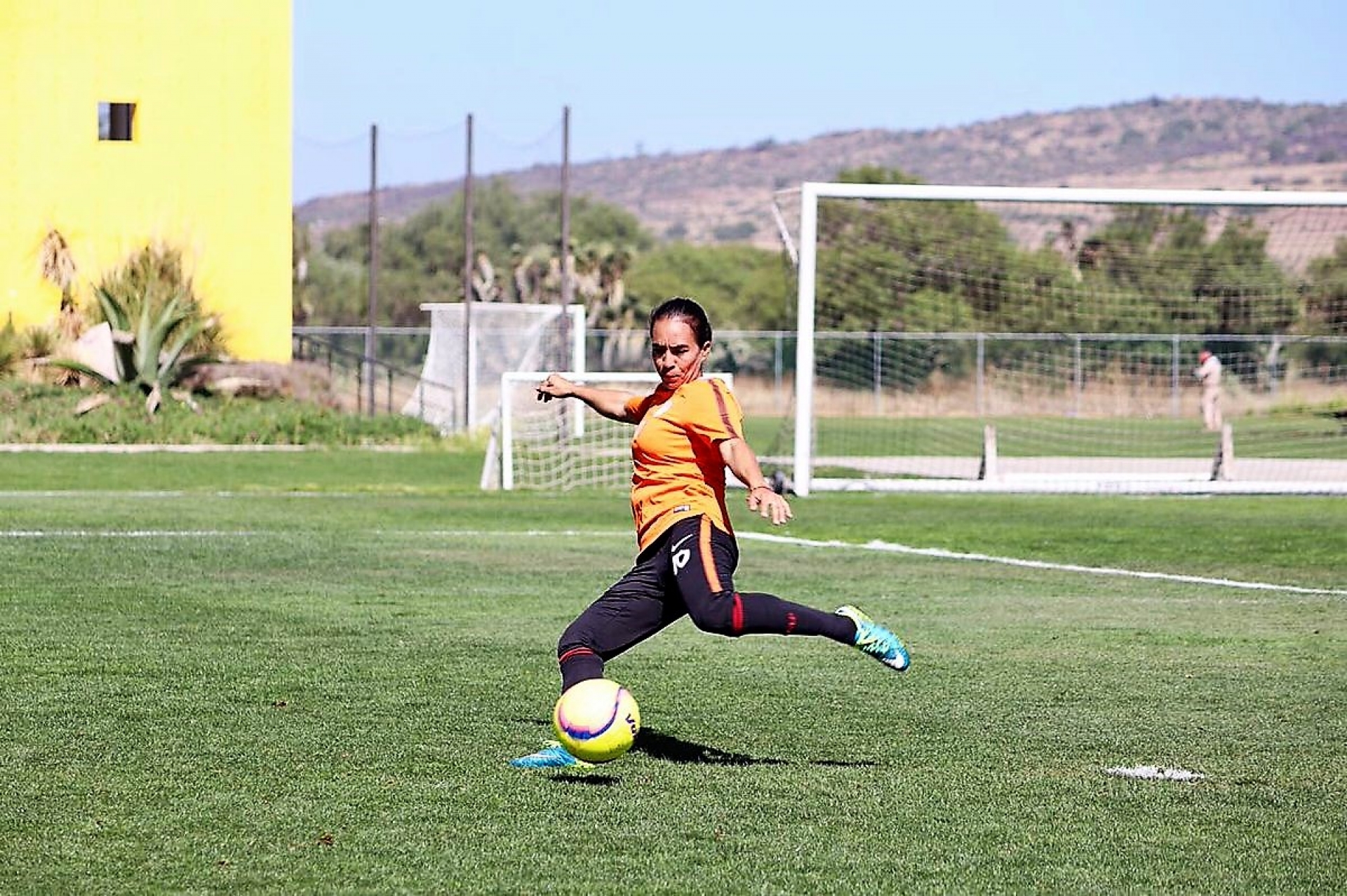 Mónica Ocampo y Karla Nieto, a la selección nacional de futbol