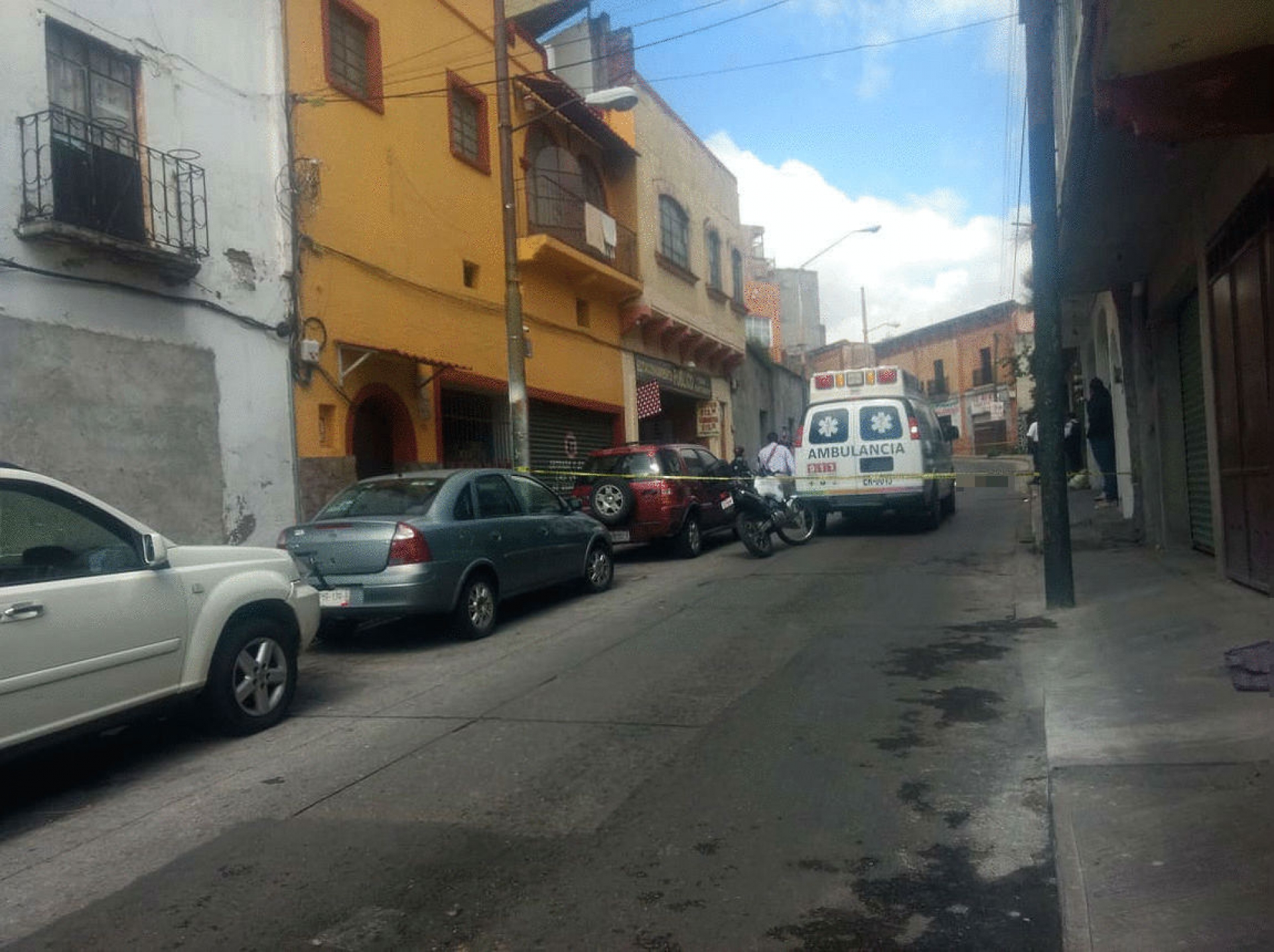 Fallece hombre sobre la calle Zarco, en el centro de Cuernavaca