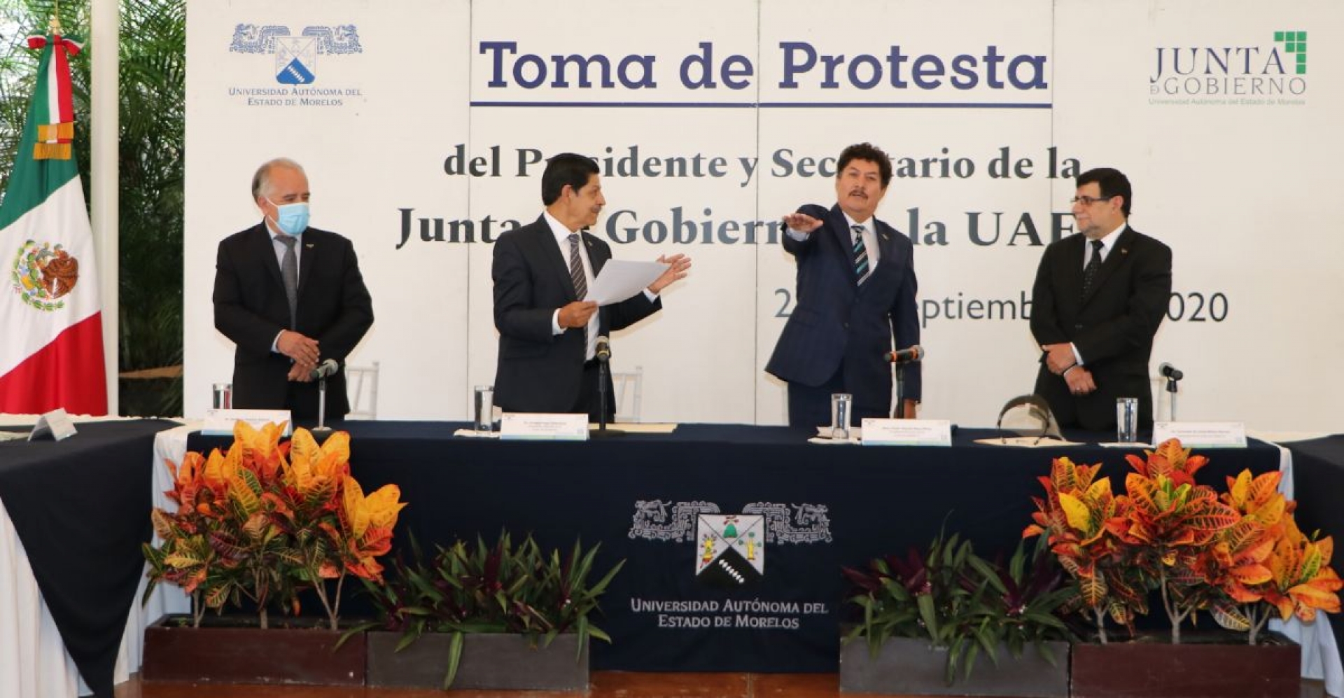 Víctor Mora asume presidencia de Junta de Gobierno