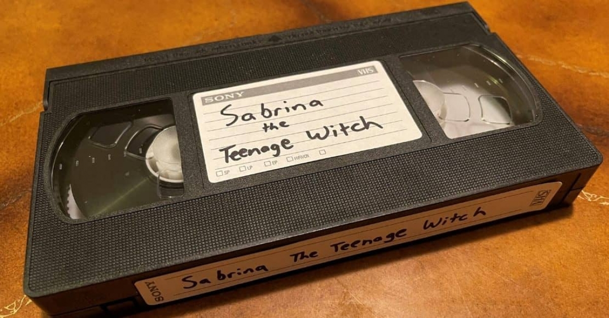 Mujer descubre que la policía la busca por no devolver un VHS hace 20 años