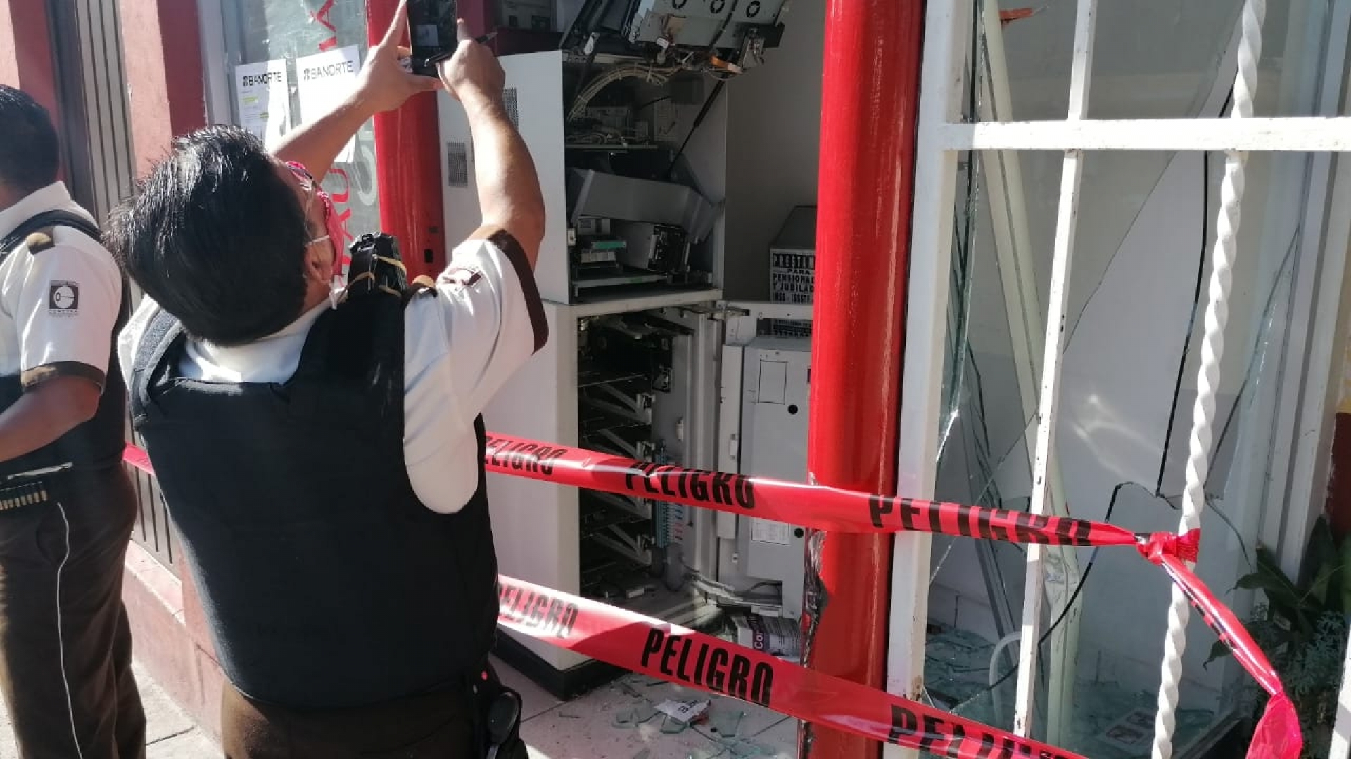 Saquean cajero automático en el centro de Jiutepec; además quemaron un vehículo