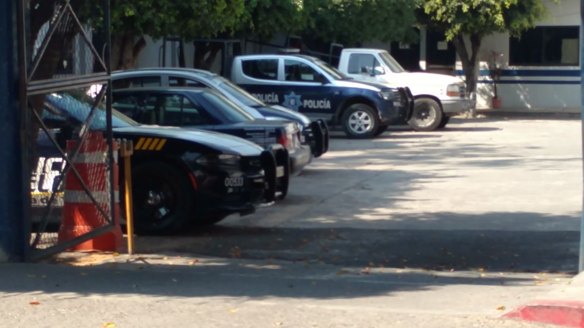 Amagan policías de Cuautla con paro de labores