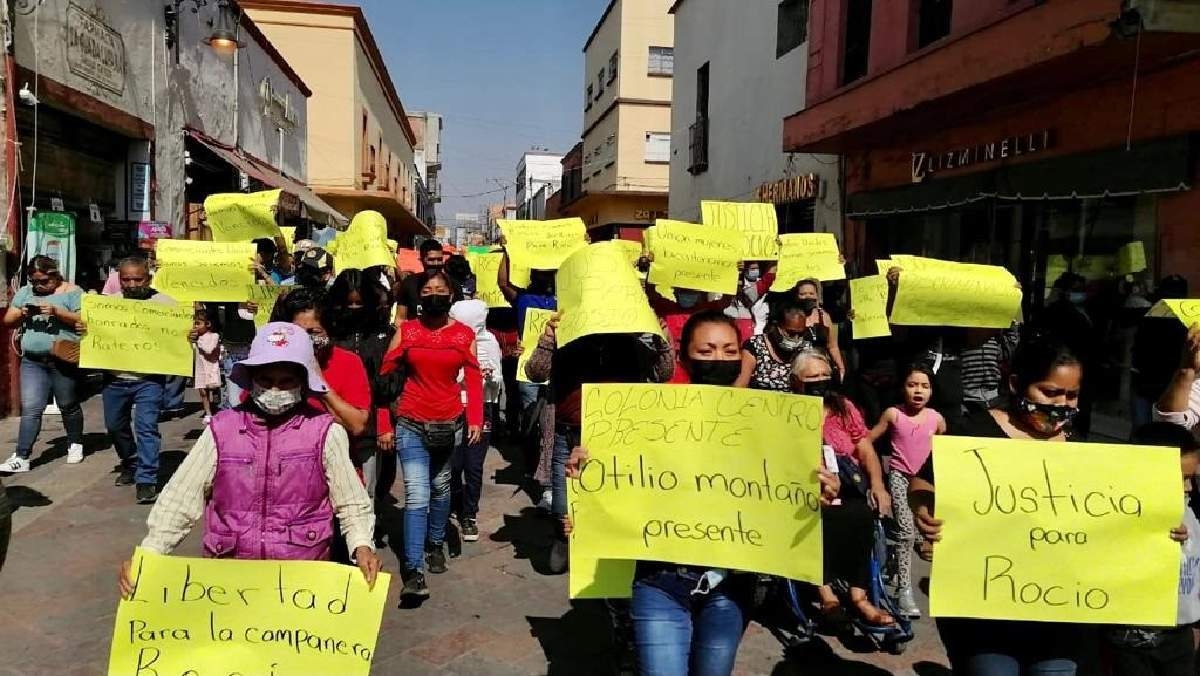 Protestan ambulantes por la detención de una de sus compañeras