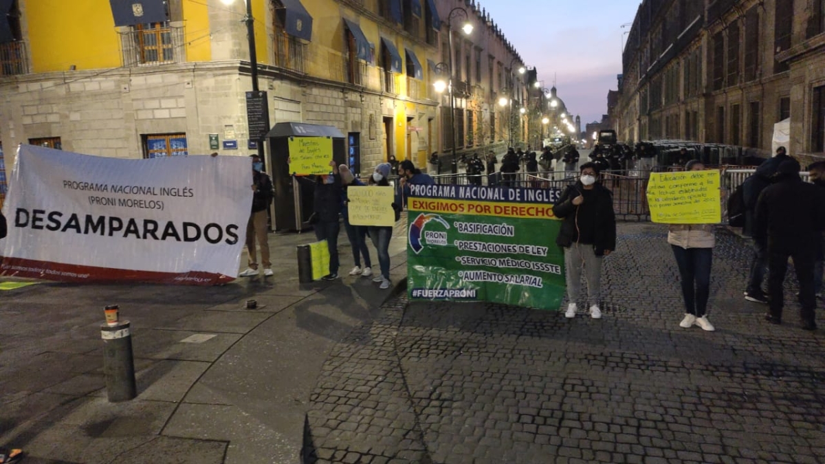 Maestros de Morelos del Proni se manifiestan en CDMX