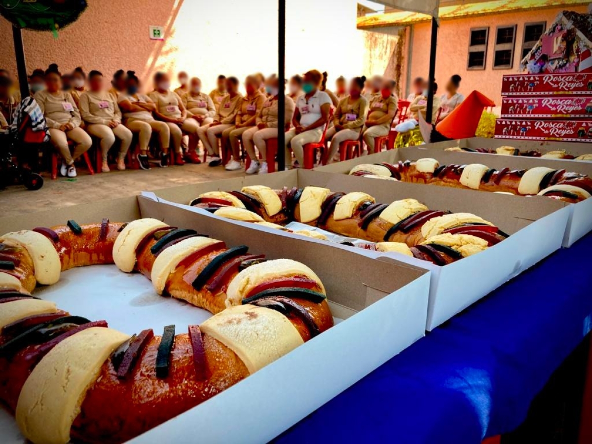 Parten 'Rosca de Reyes' mujeres privadas de la libertad en compañía de sus hijos menores de edad