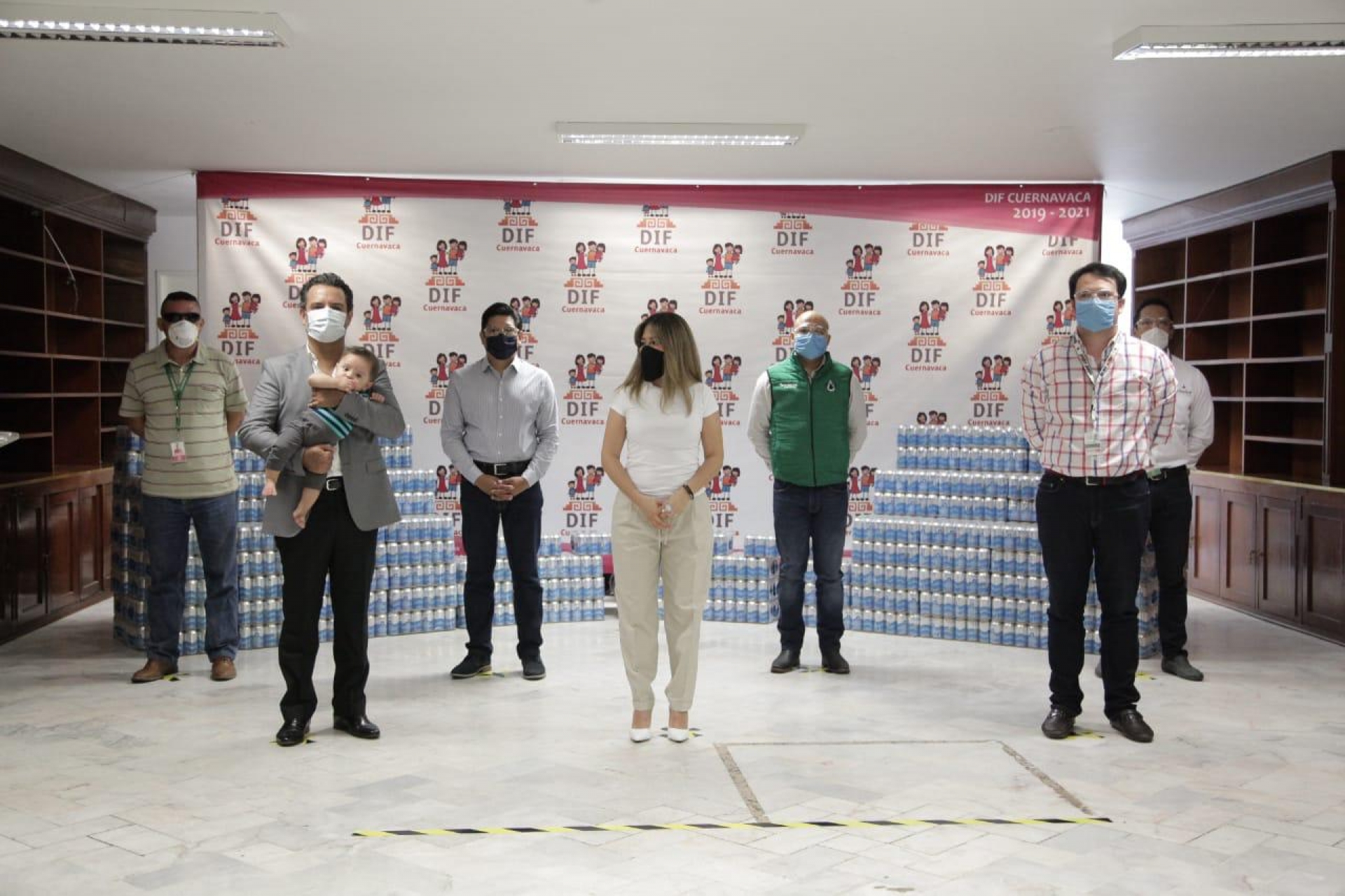 Recibe DIF Cuernavaca donación de más de cuatro mil 500 latas de agua por parte de Heineken