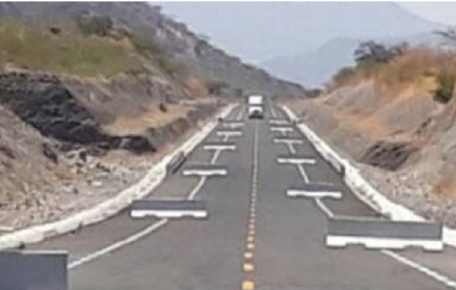 Implementan operativo en la autopista Siglo XXI para detener arrancones de autos