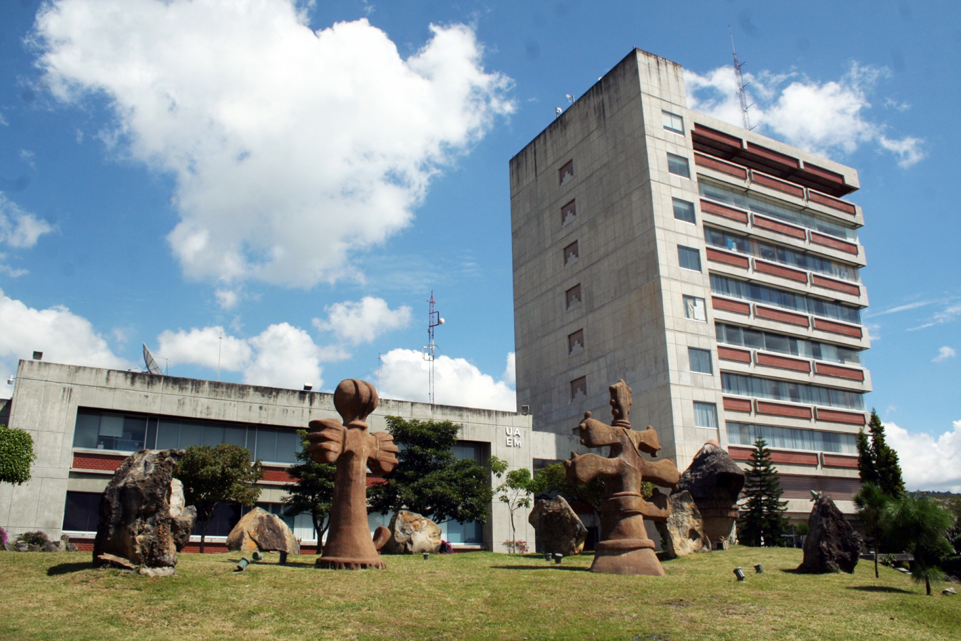 Proponen congelar contrataciones de docentes en la UAEM en lo que resta del año