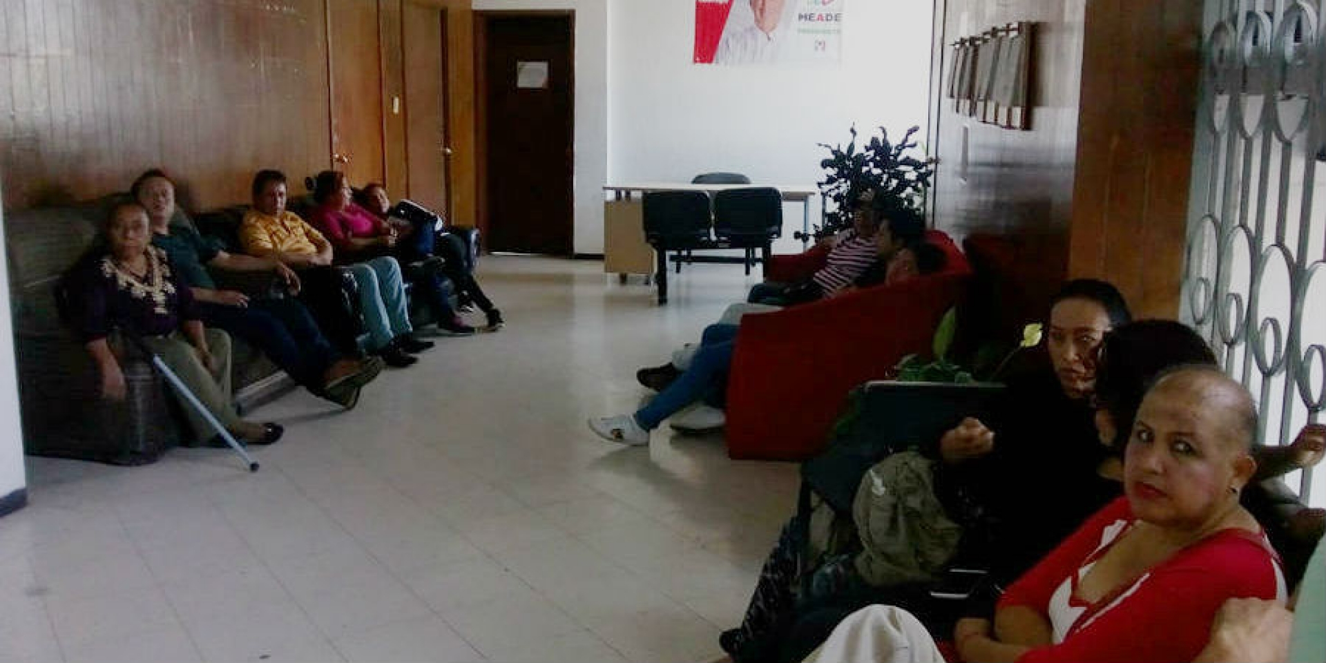 Protestan representantes generales y de casilla en el PRI