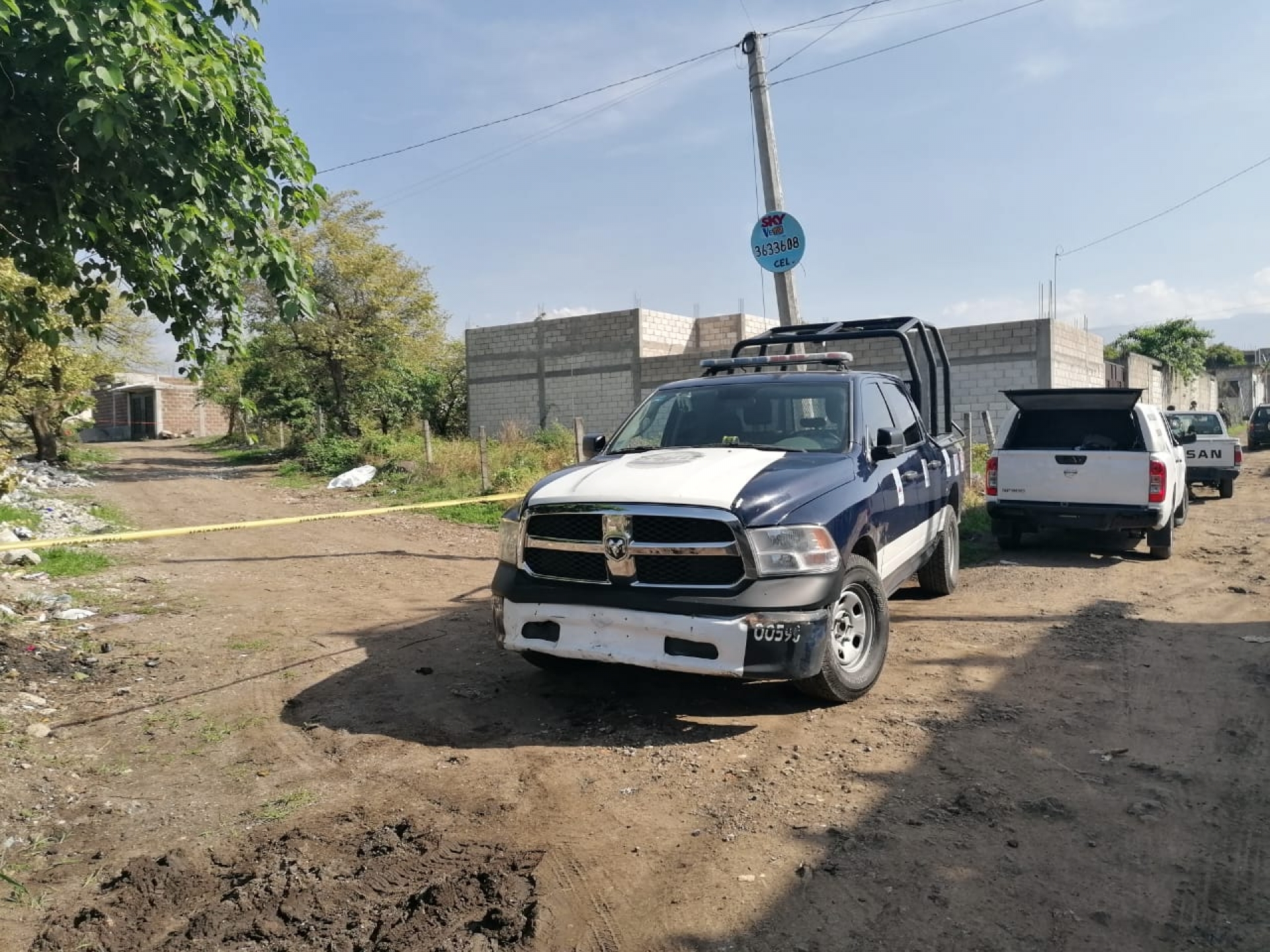 Hallan el cadáver de un hombre con disparos en la colonia Tetecolala, en Tepoztlán