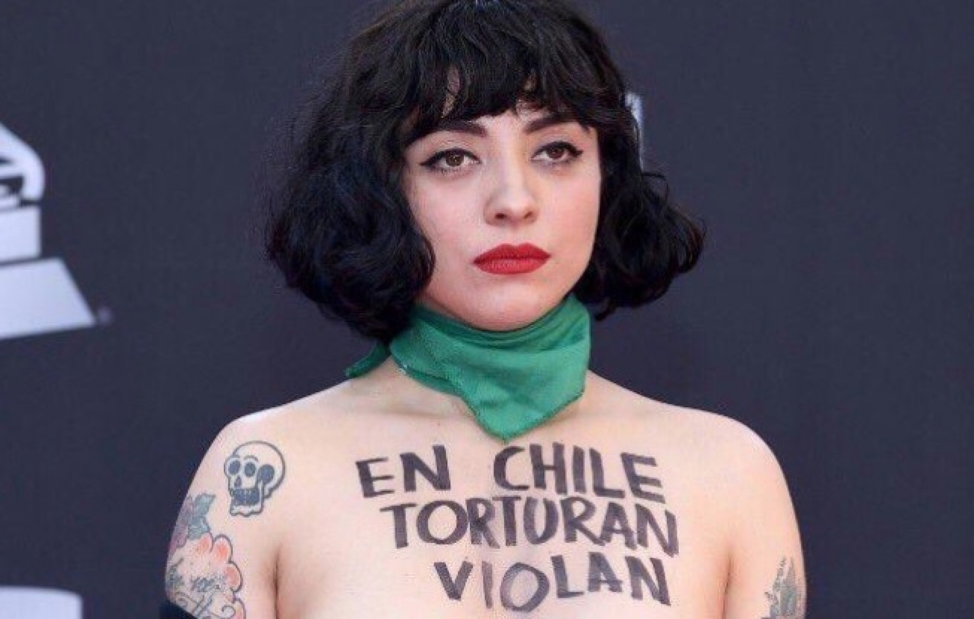 VIDEO: Admite Mon Laferte usar el desnudo para promocionar su nuevo tema