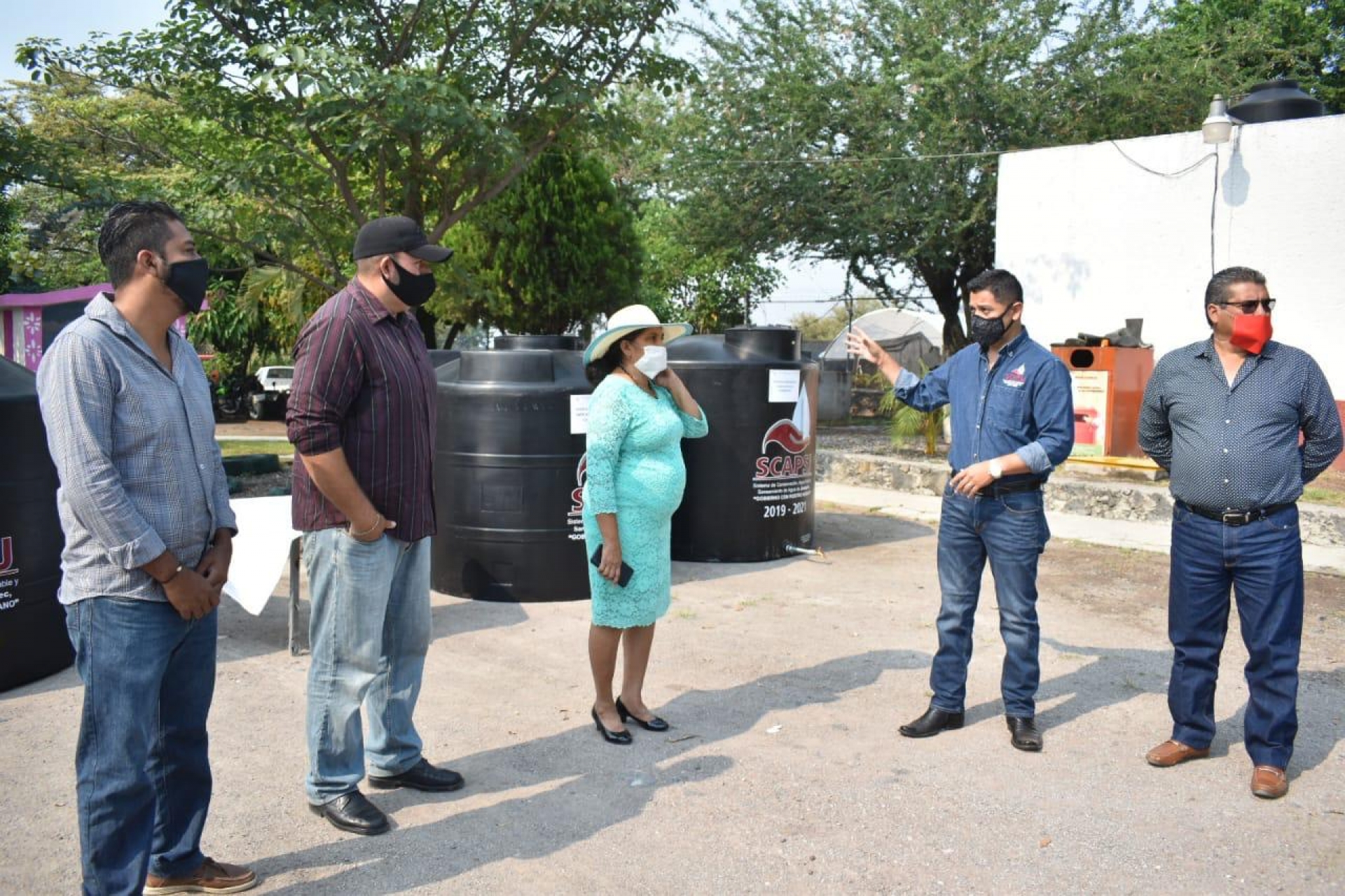 Entrega SCAPSJ tinacos de agua potable para consumo comunitario en Jiutepec