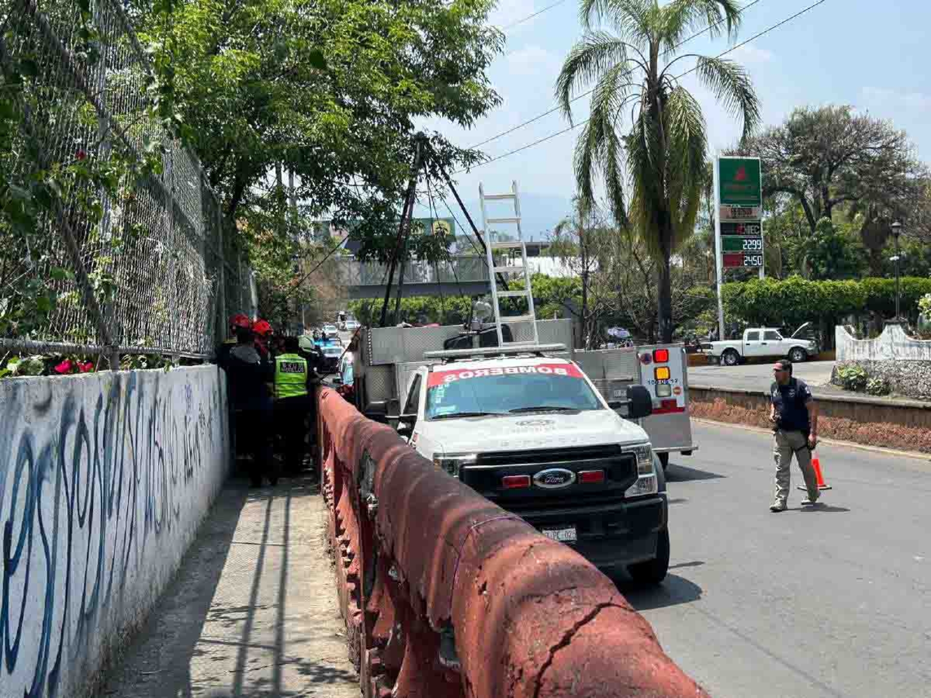 Hallan un cadáver en la barranca de Amanalco