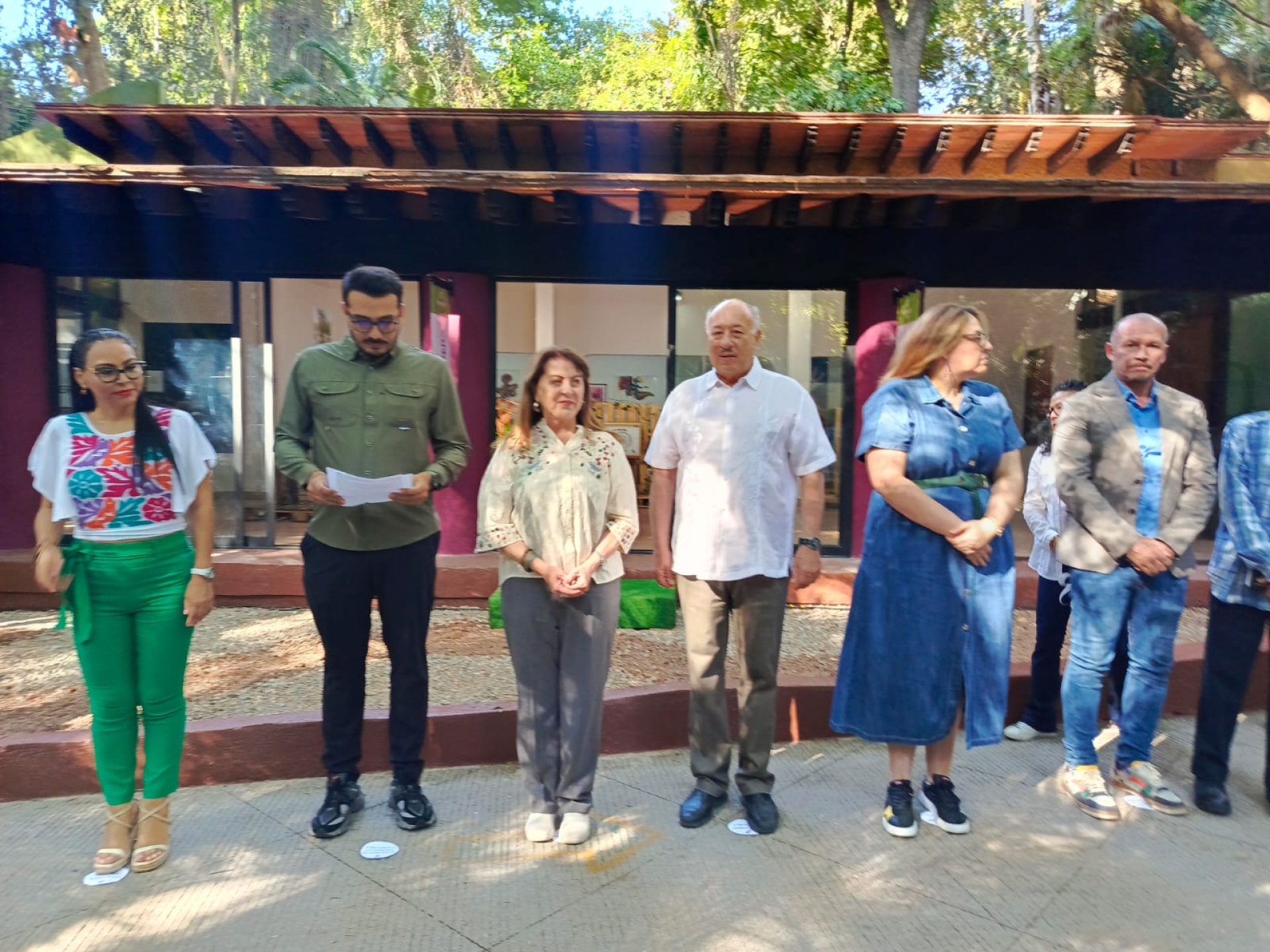 Da gobernadora Margarita González Saravia banderazo de inicio al festival 'Alas de primavera'