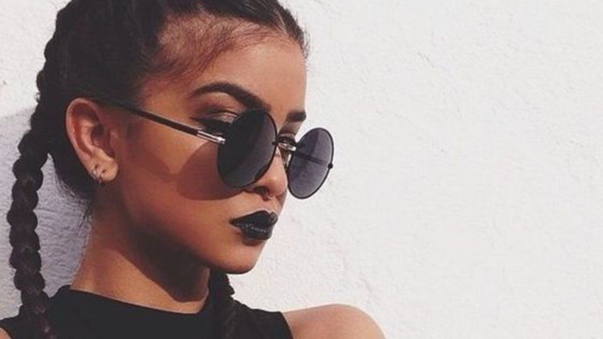 Trucos para usar labial negro sin que parezca un disfraz