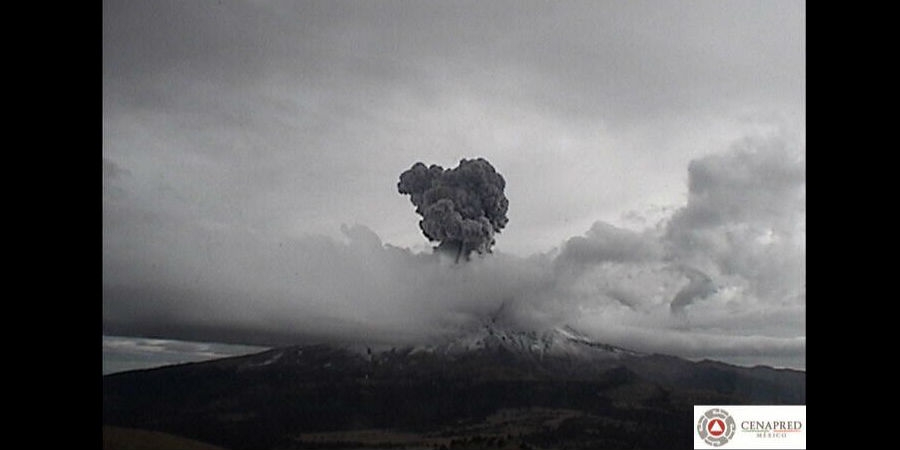 Reporta PC explosión en el volcán Popocatépetl