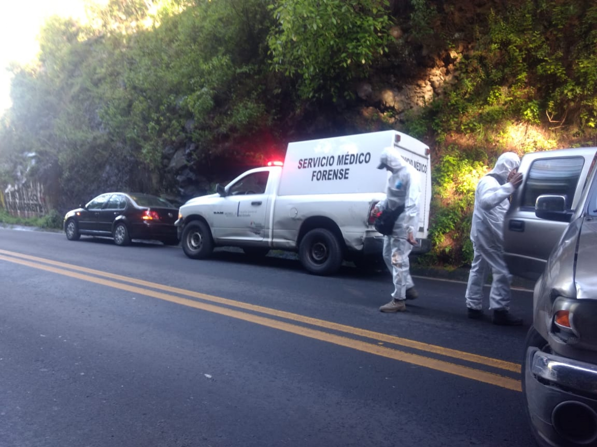 Encuentran el cadáver de un joven en la carretera México-Cuernavaca