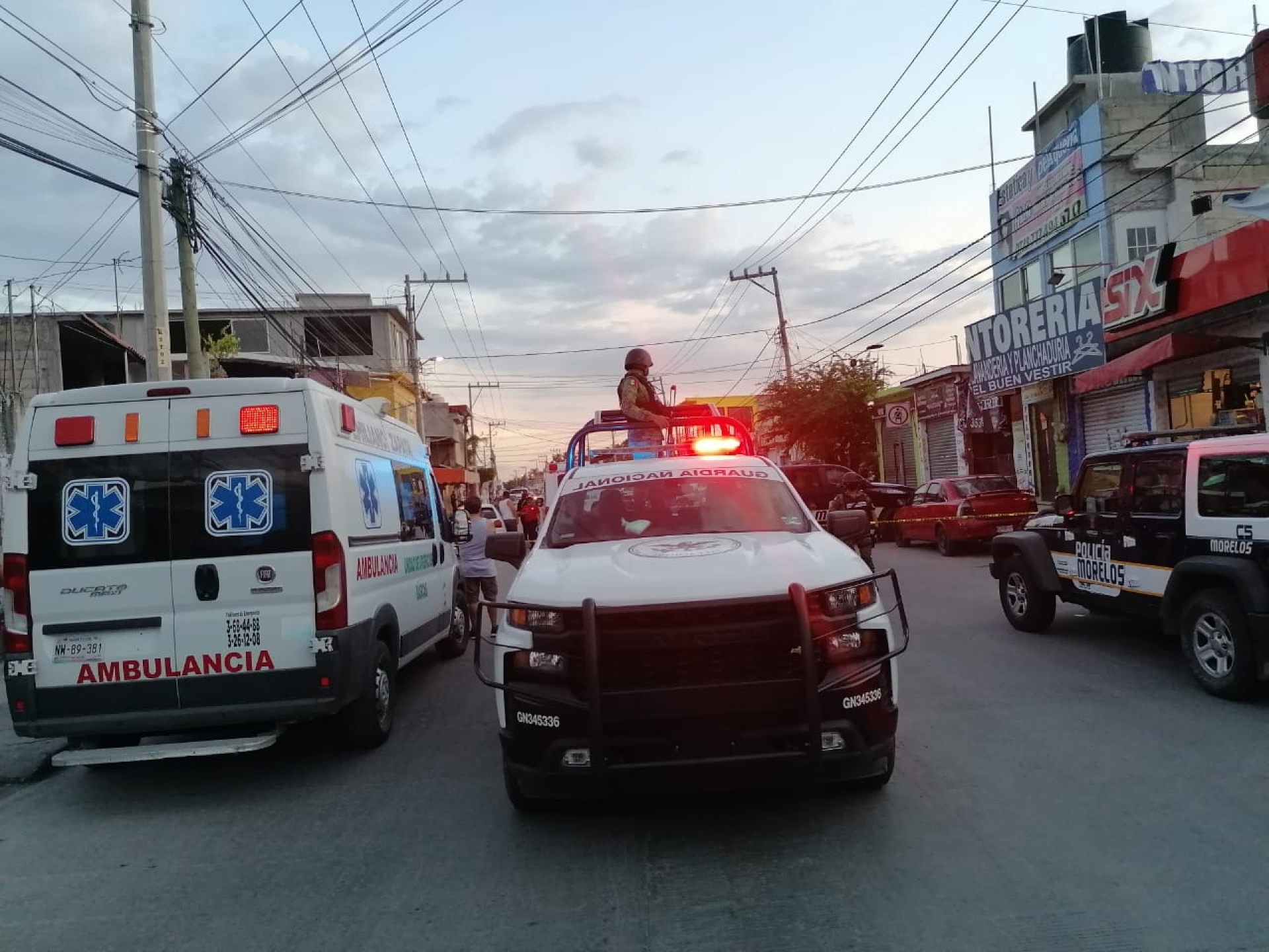 Disparan y matan a un hombre dentro de un vehículo, en Emiliano Zapata