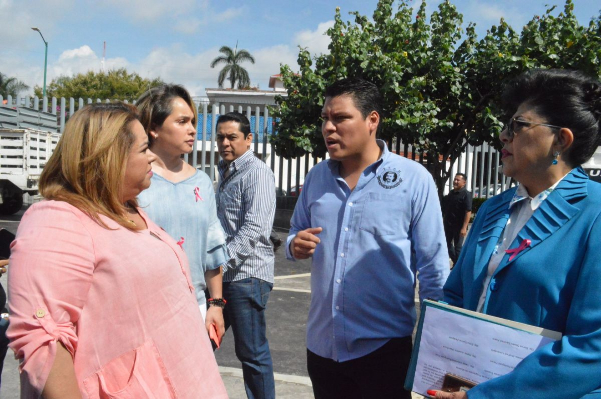 Diputadas engañan a estudiantes universitarios