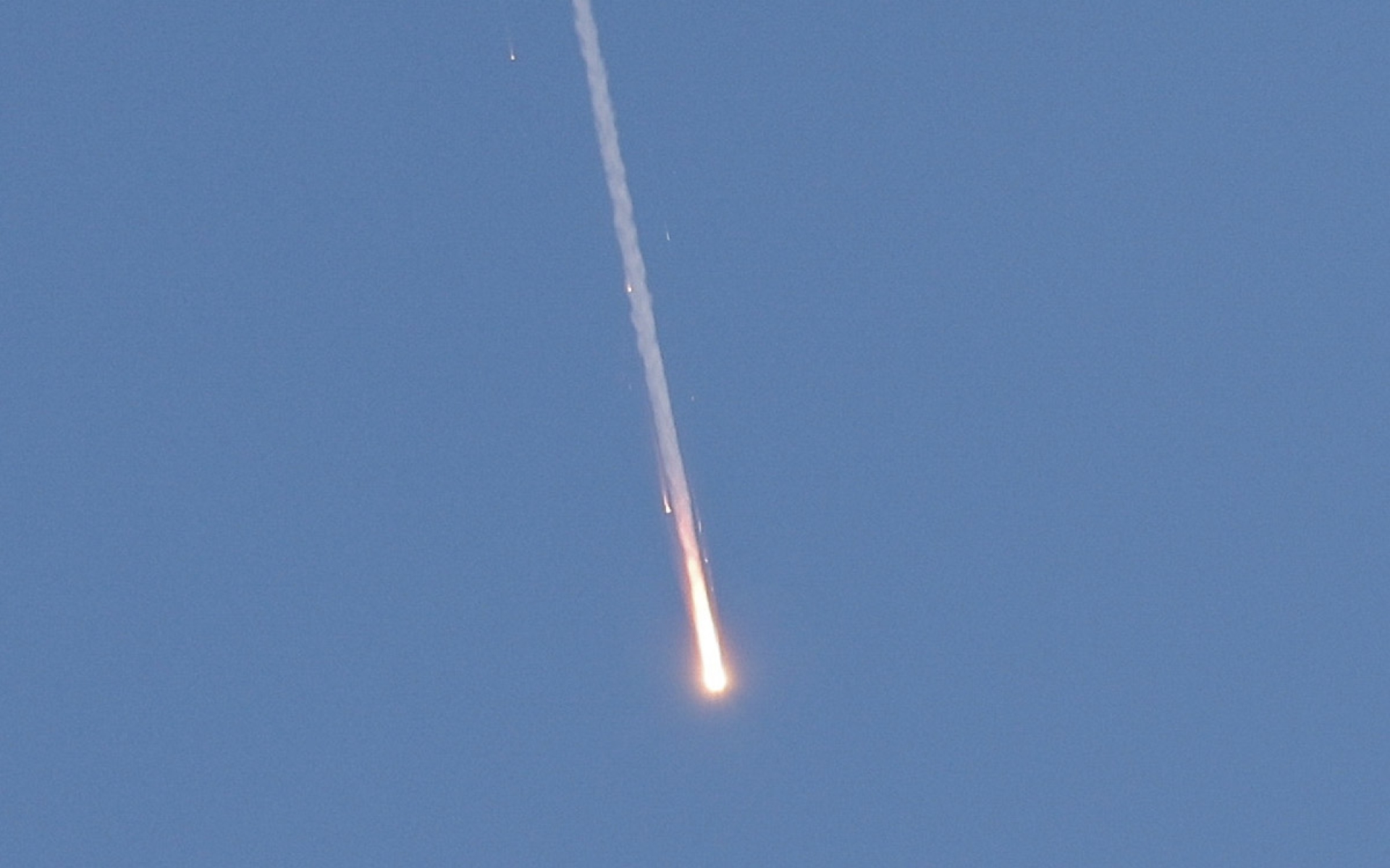 Israel denuncia ataque de Irán tras inicio del alto el fuego