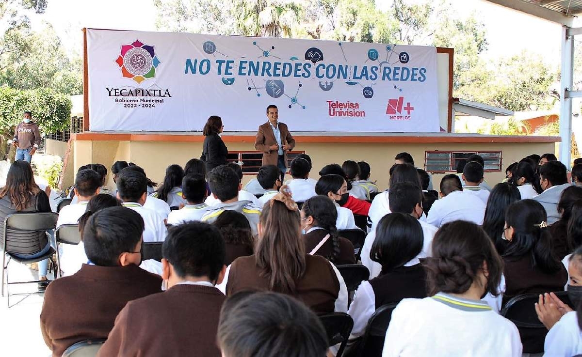 Alertan a estudiantes de Yecapixtla acerca de delitos cibernéticos