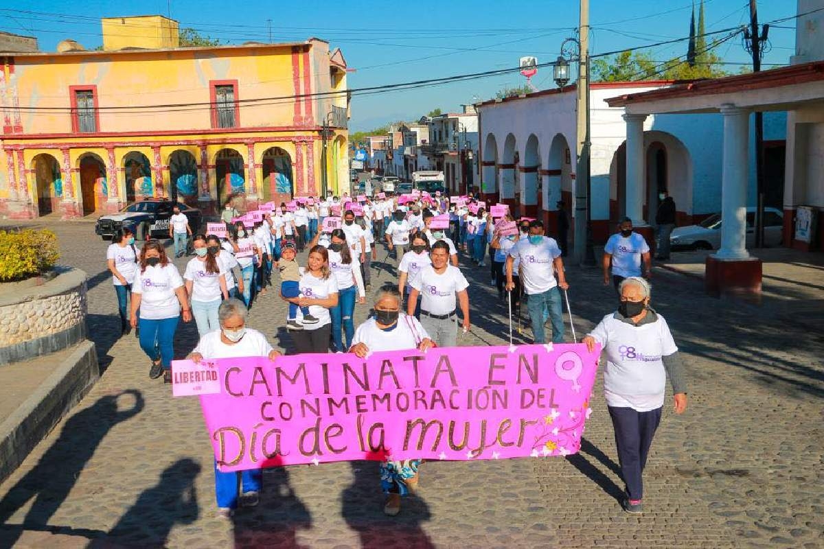 Con caminata silenciosa, inicia conmemoración del Día de la Mujer en Zacualpan