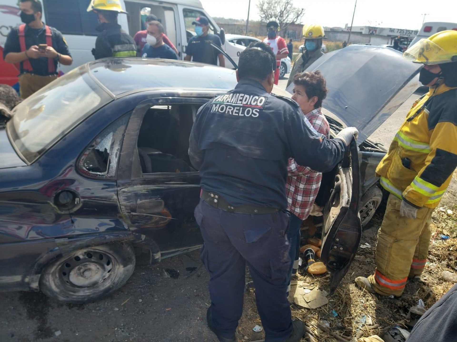 Herida, una mujer en volcadura de automóvil en el libramiento oriente en Cuautla