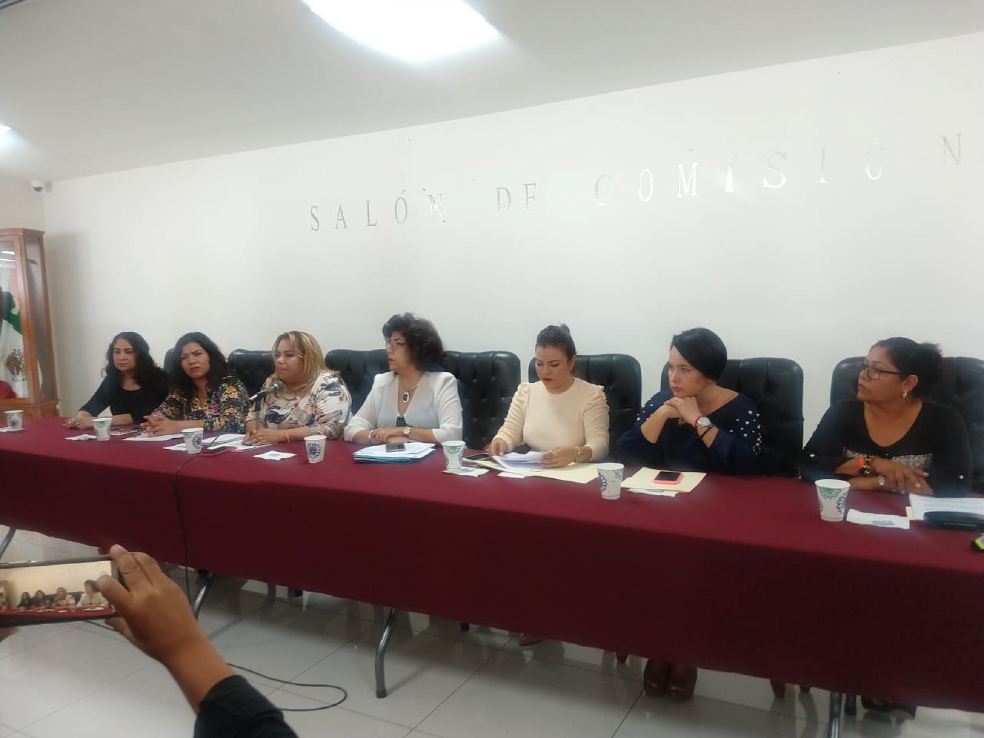 Llama Frente Democrático de Mujeres a convocar hoy a sesión ordinaria en el Congreso
