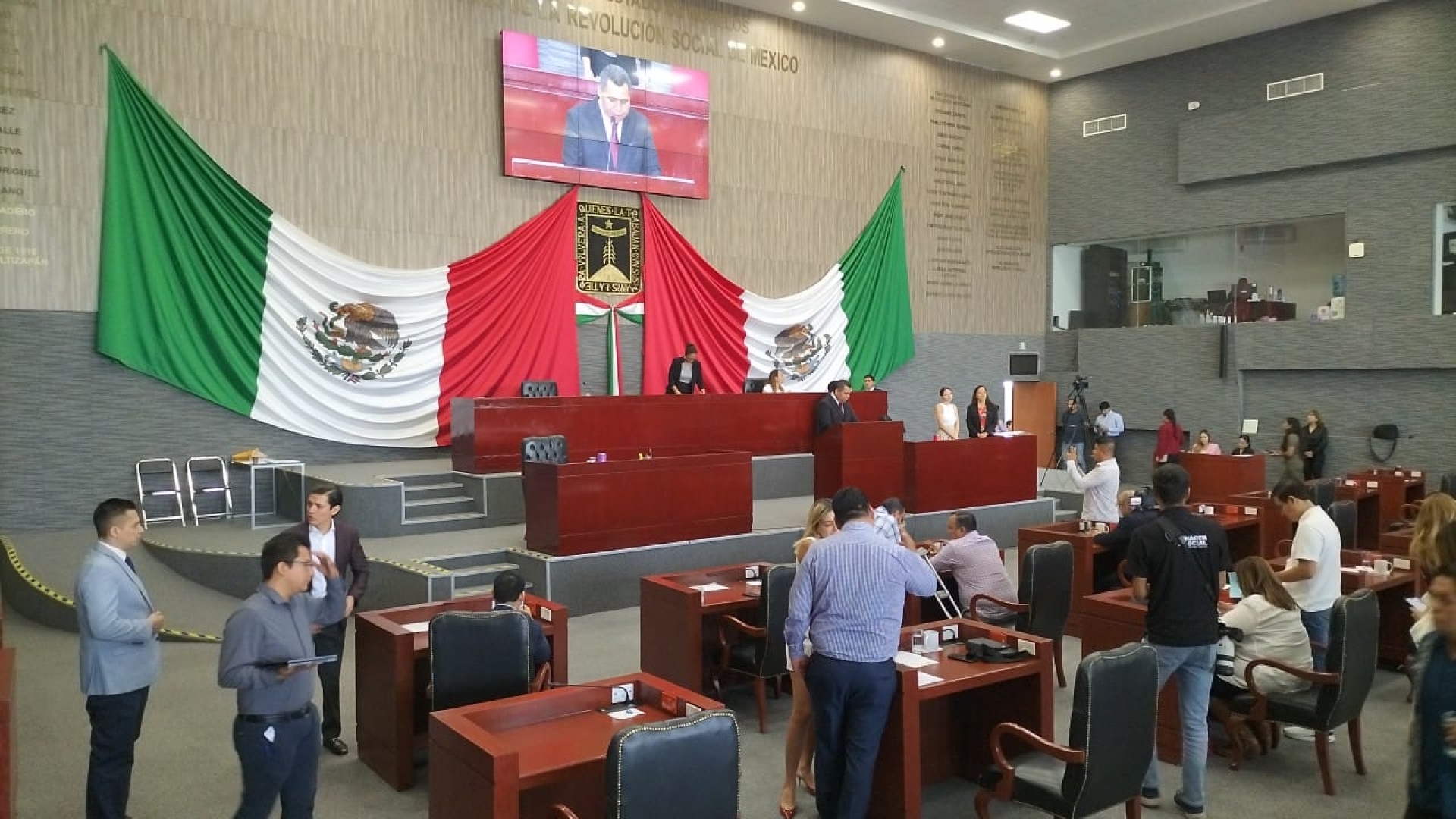 Aprueba Congreso reforma para apoyo económico mensual a jóvenes en desempleo y sin estudios formales