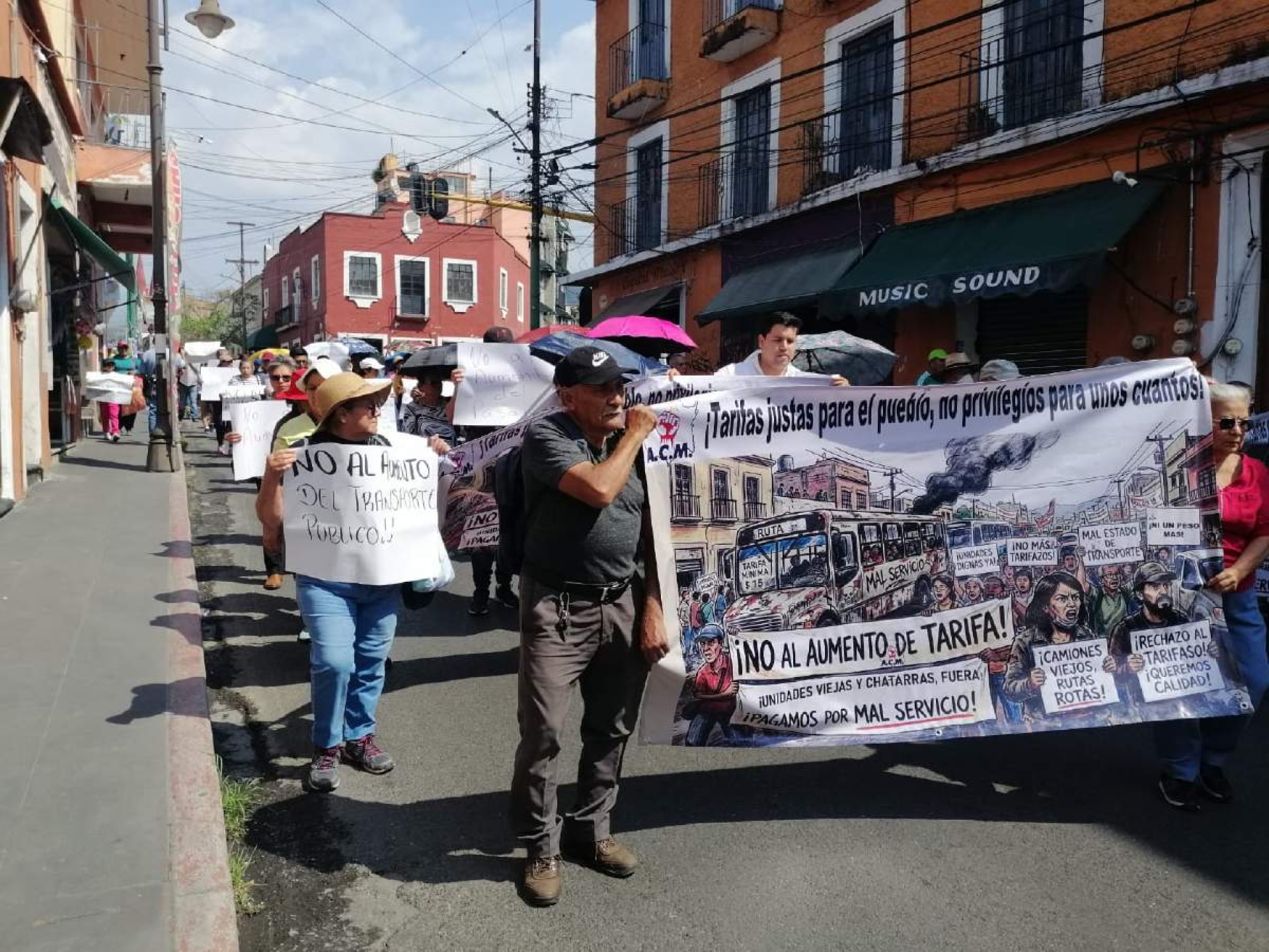 Organizaciones rechazan aumento a la tarifa del transporte