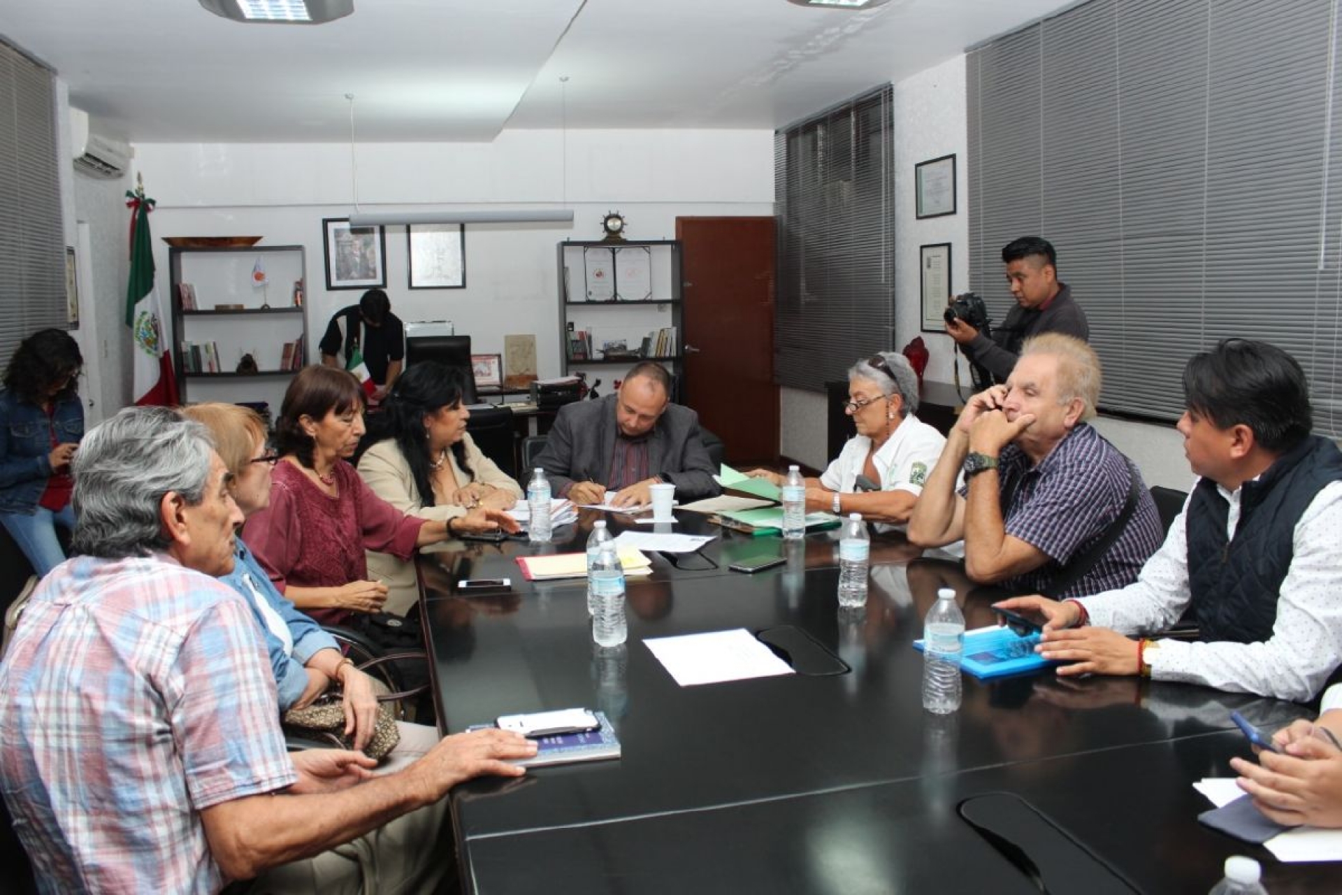Alcalde y ambientalistas pactan restituir árboles