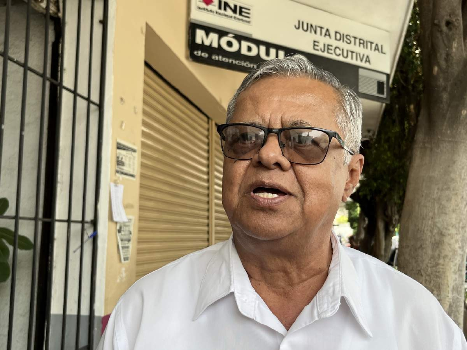 En marcha, entrega de papelería del INE en el Distrito 03