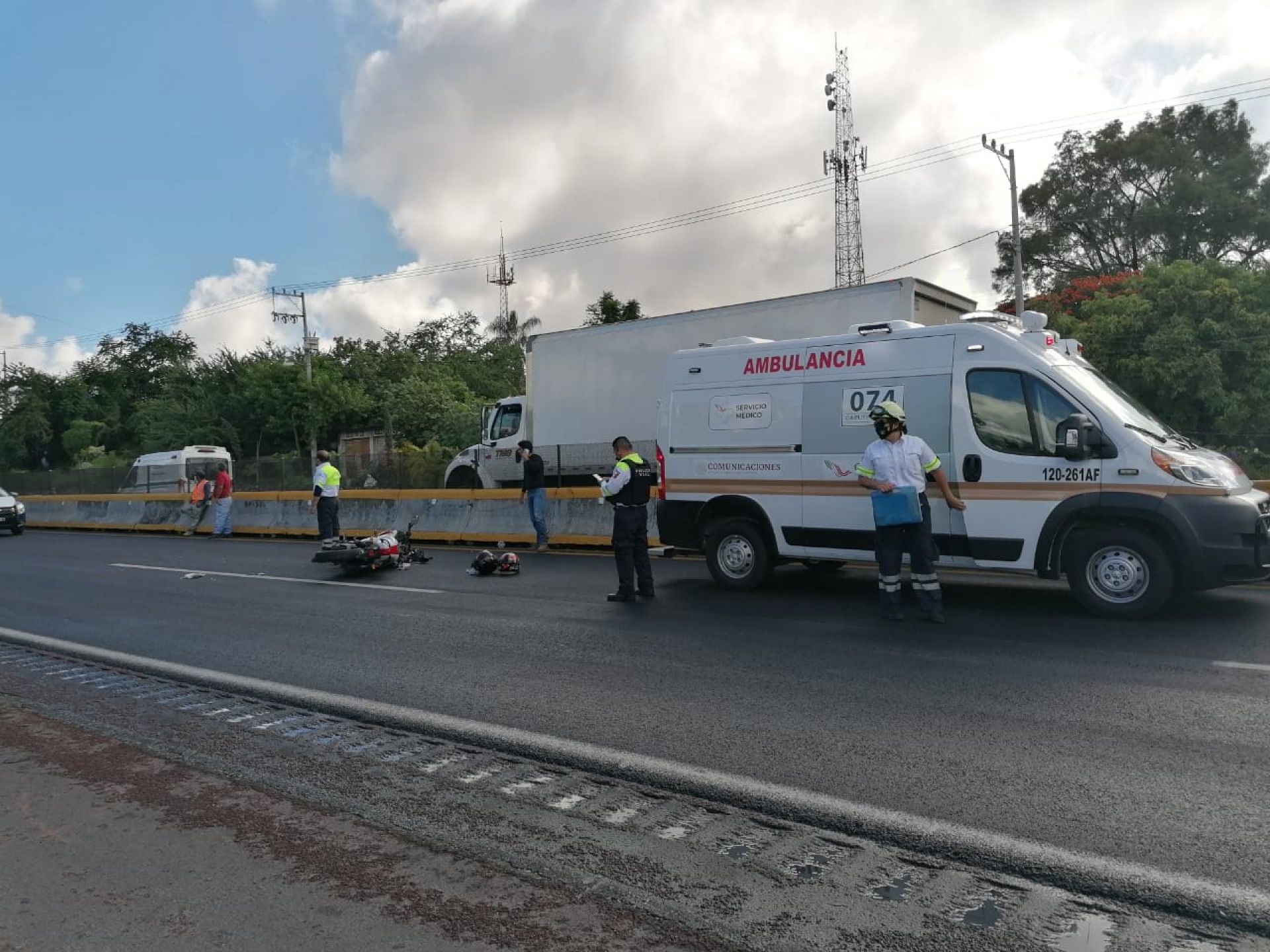 Motociclista resulta lesionado en accidente en la autopista México-Acapulco
