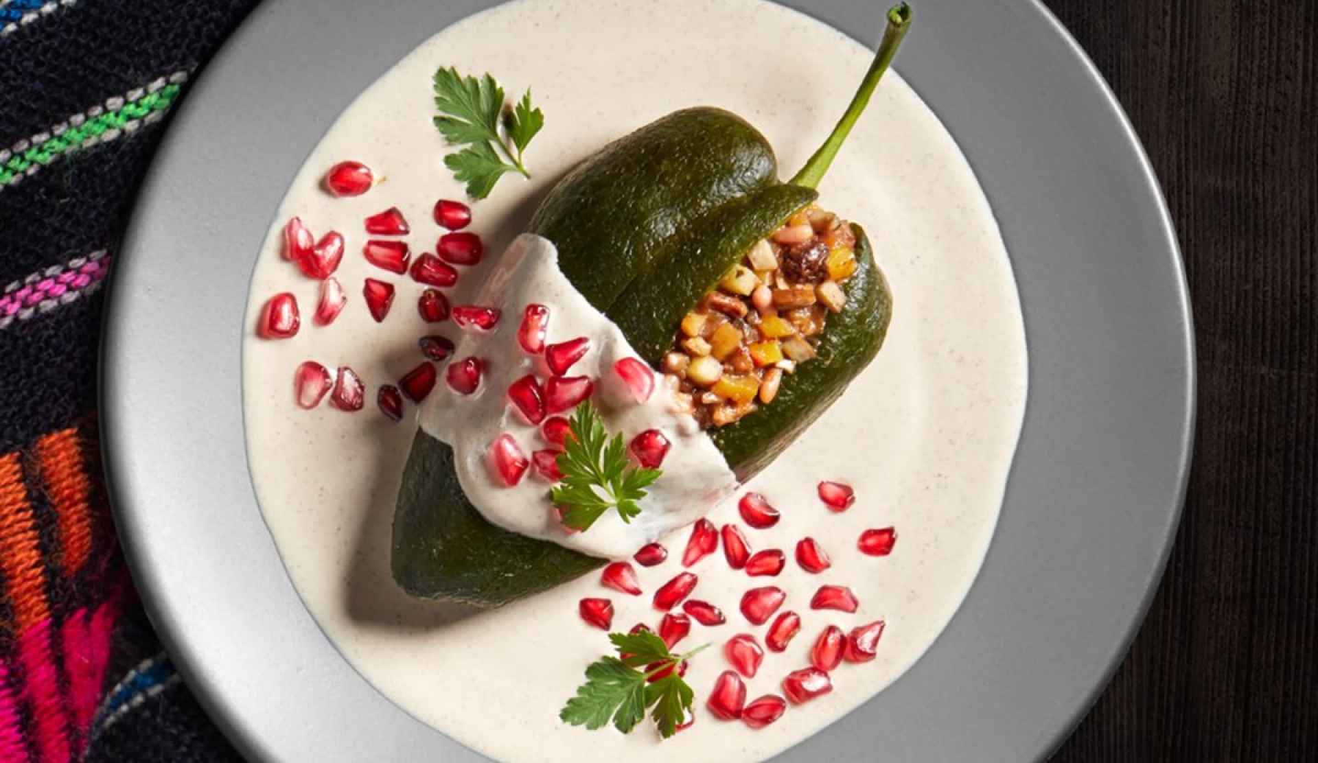 Chile en nogada con relleno vegano: tradición mexicana en versión sin carne