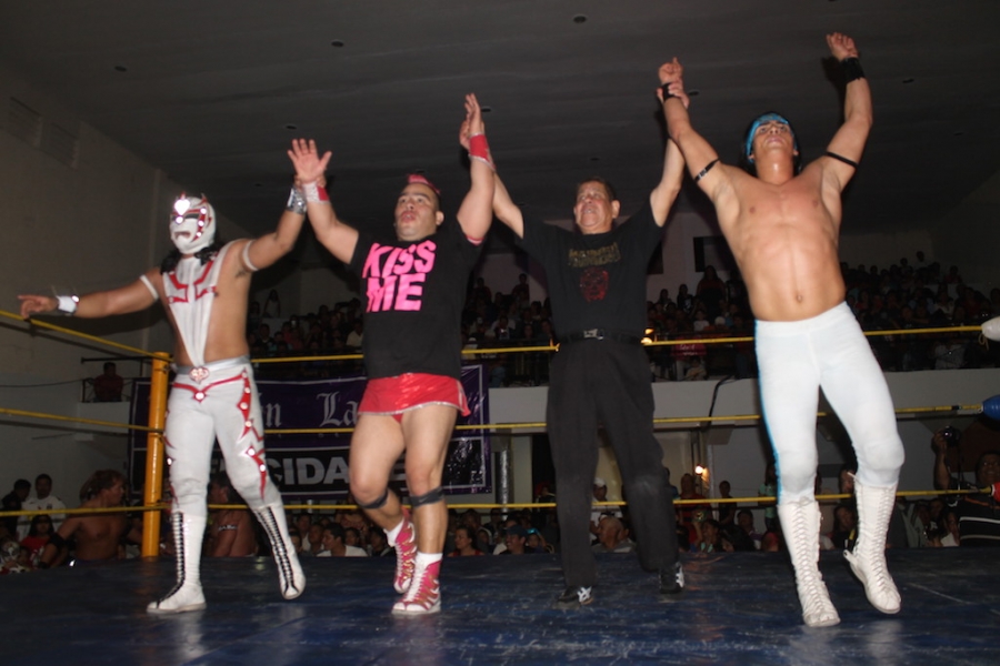 Máximo, Edson Michel y Magia Blanca cautivan Cuernavaca
