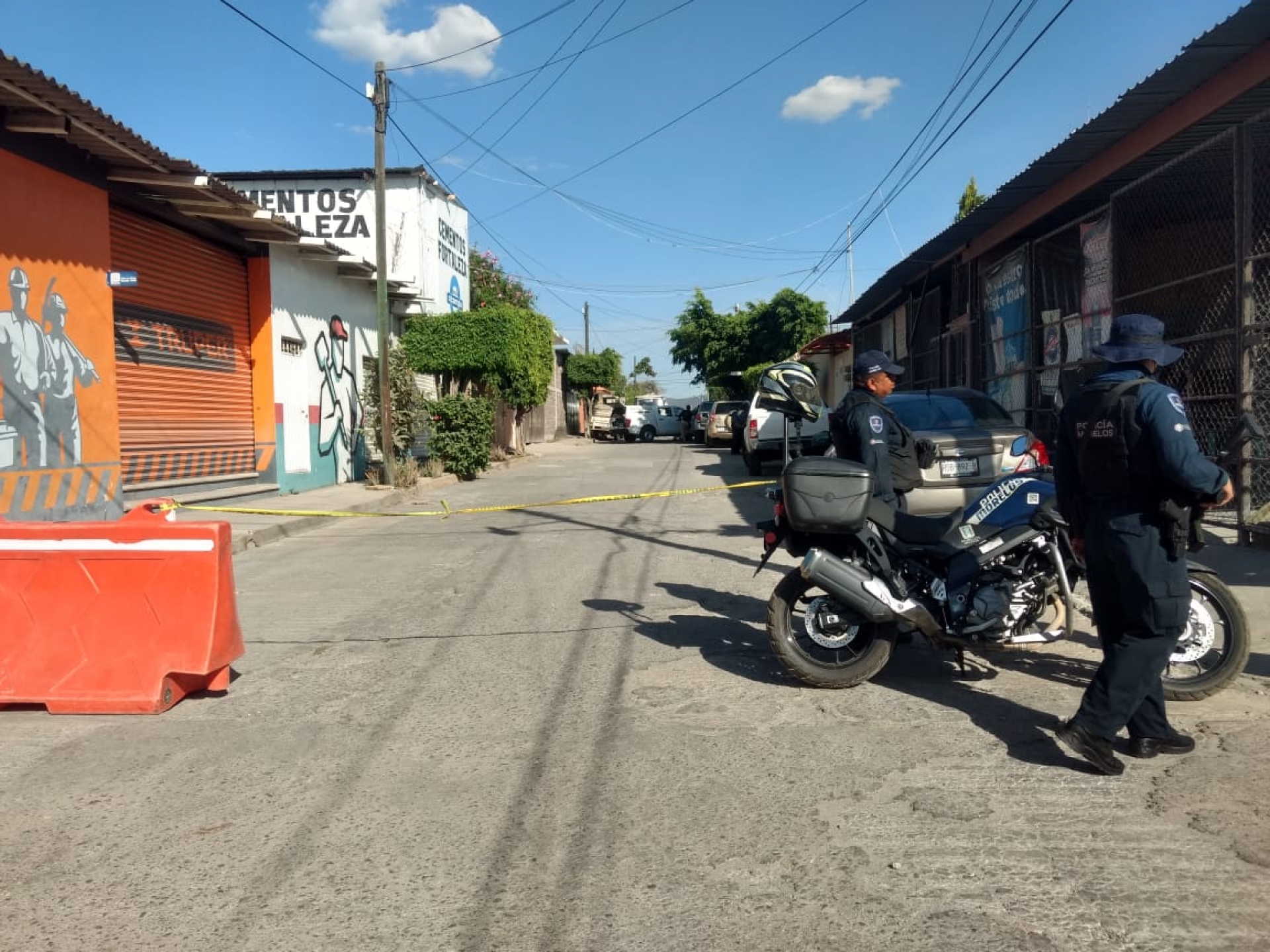 Abandonan dos cadáveres embolsados en la colonia Tulipanes, en Cuernavaca