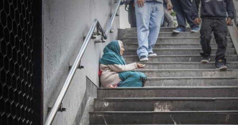 Hombre obligaba a su madre de 81 años a pedir limosna