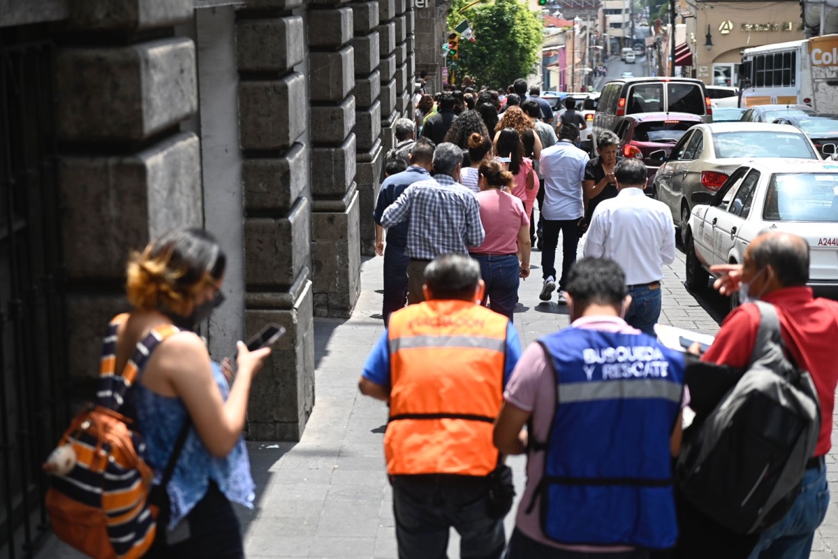 Evacuan palacio de gobierno tras alarma por sismo