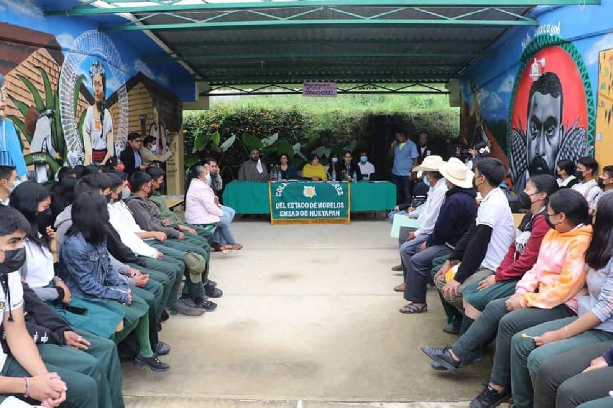 Inician clases de náhuatl en Colegio de Bachilleres de Hueyapan