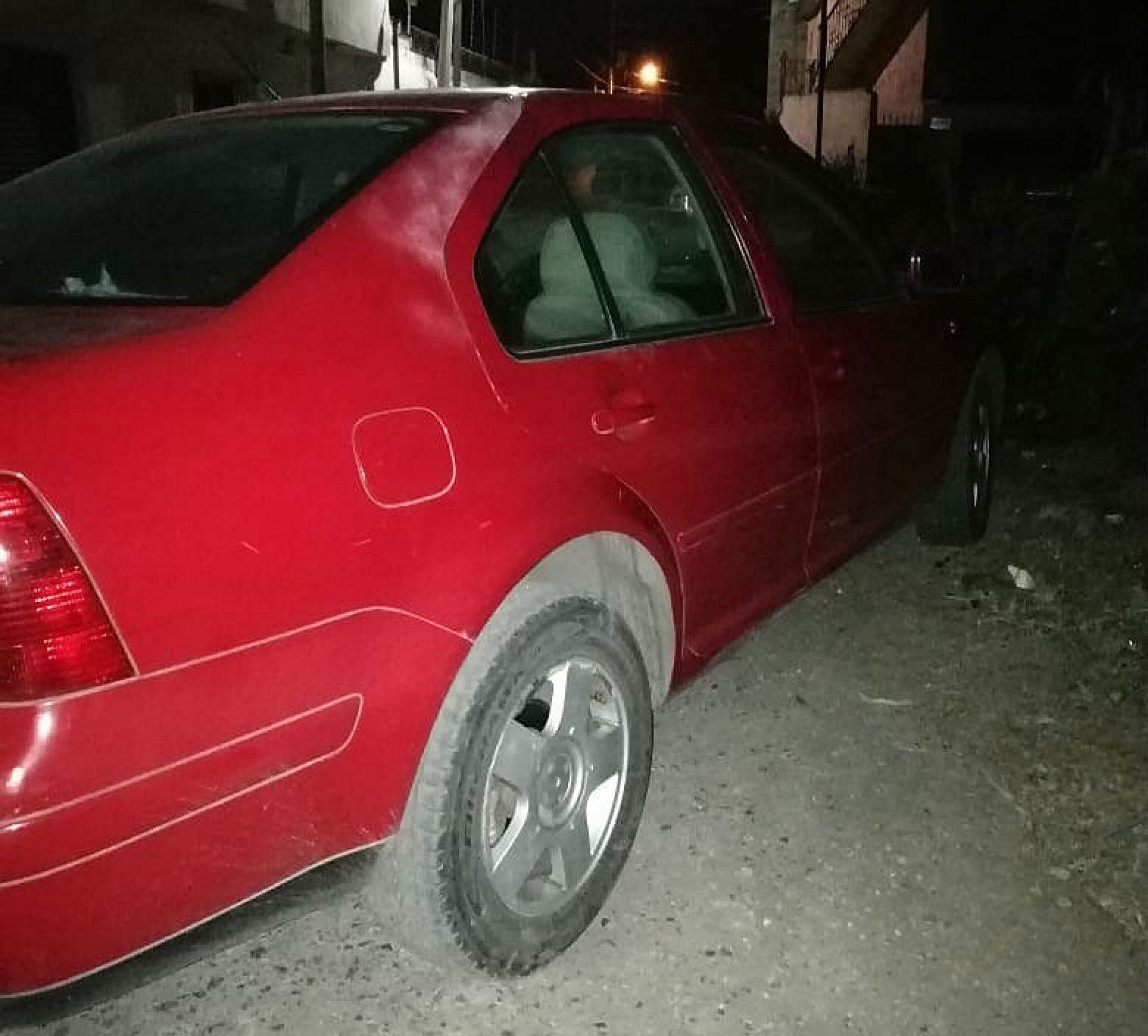 Dejan cadáver encajuelado en la colonia Aeropuerto, en Temixco