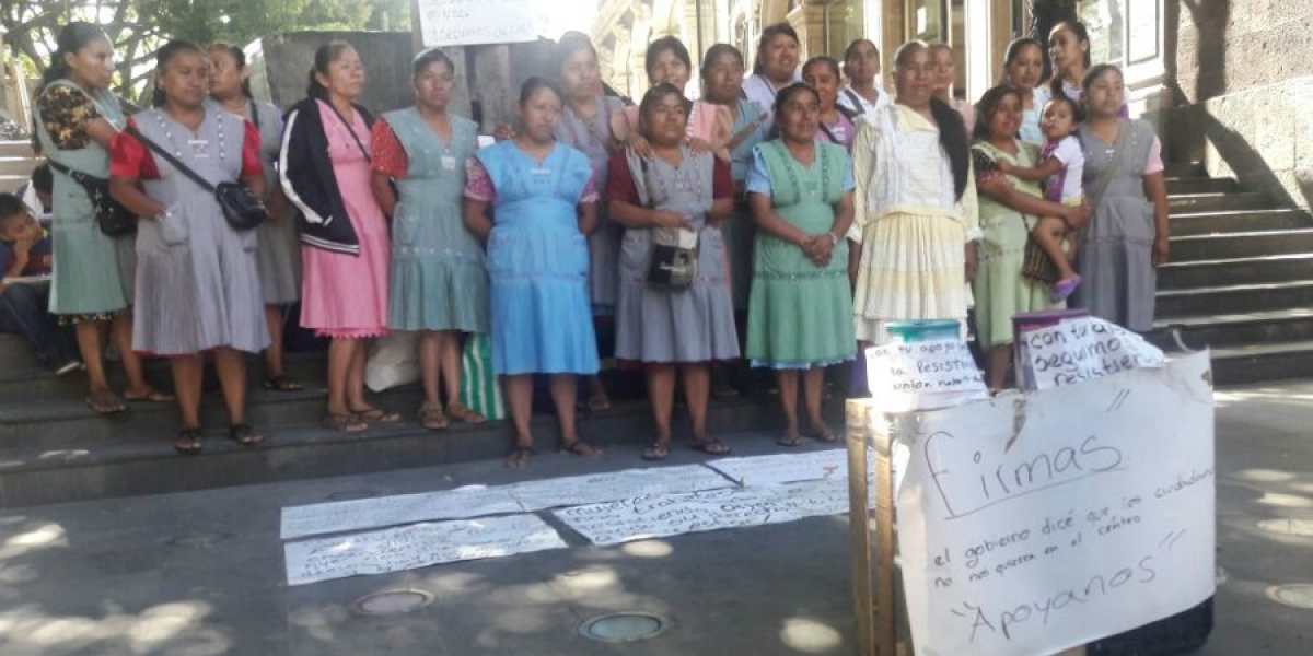 Desalojan una vez más a mujeres artesanas en el centro histórico