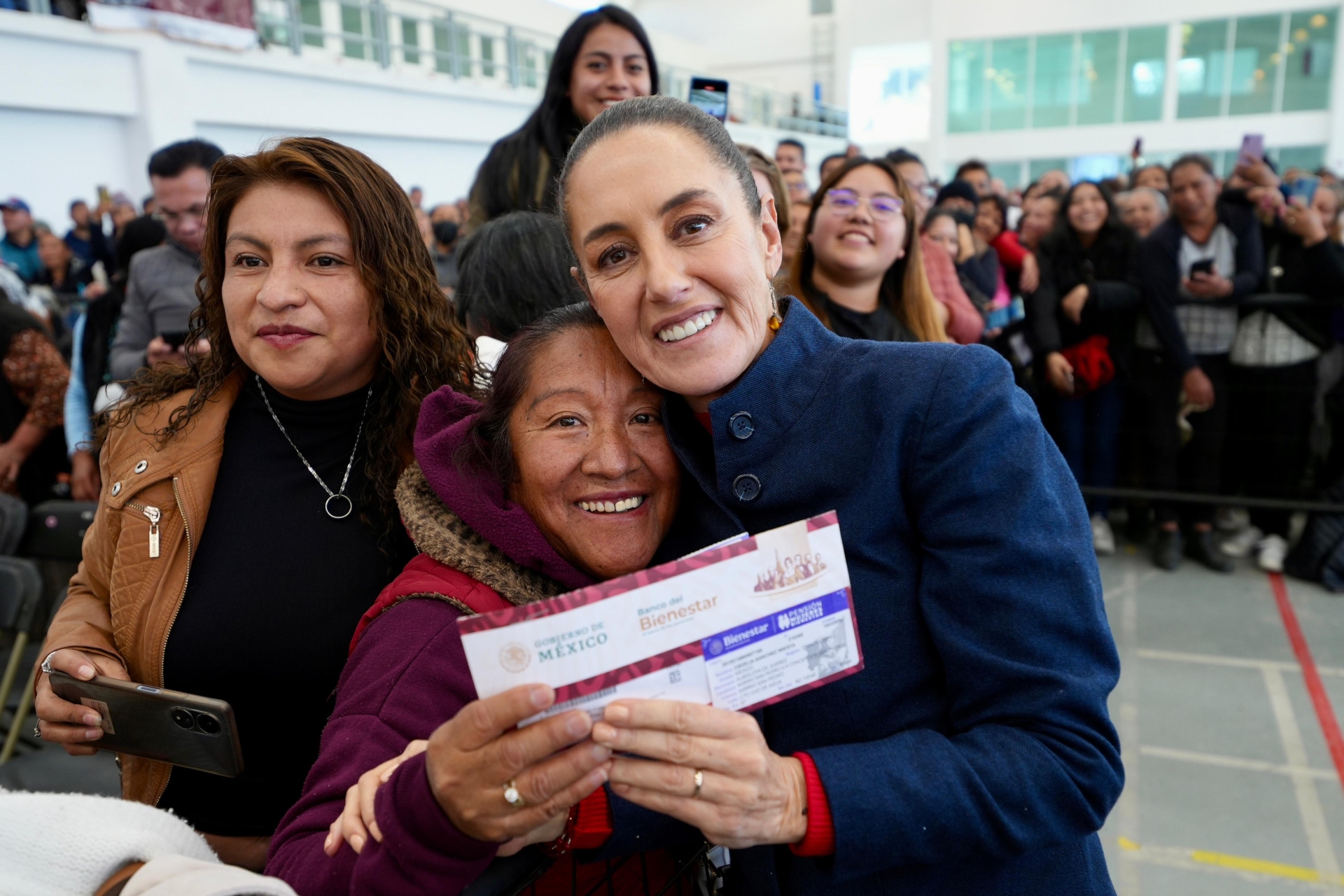 Sheinbaum pone en marcha el programa 'Mujeres Bienestar' en Edomex