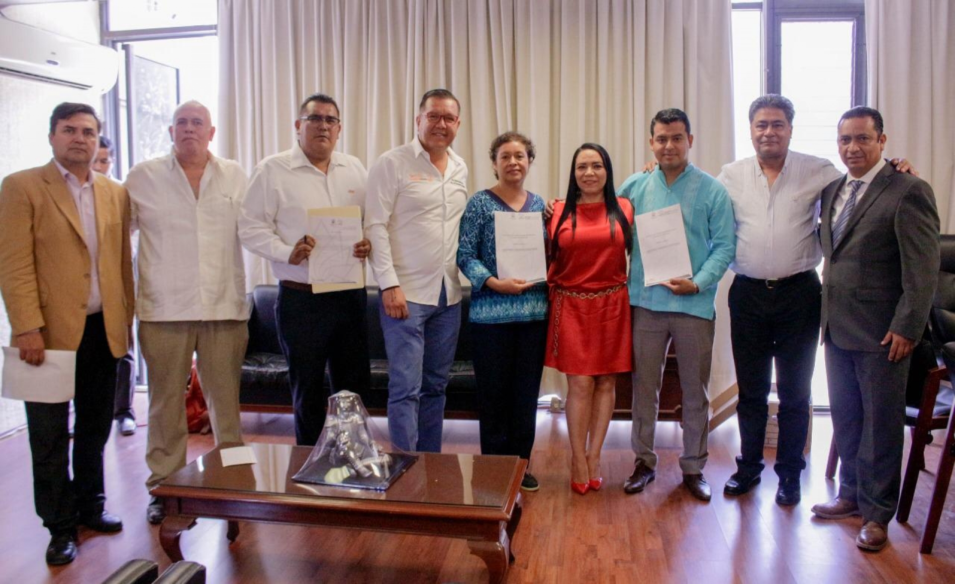Concluye reinstalación de maestros cesados